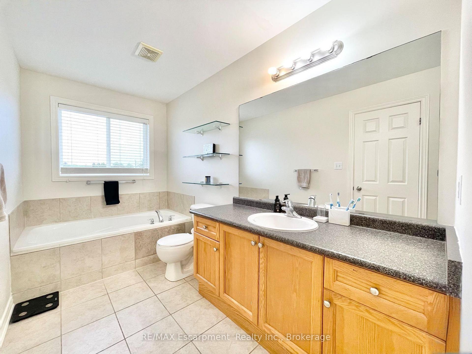 Photo 8 of Unit 6, 78 Peachwood Crescent, Hamilton, Stoney Creek — HOMEH