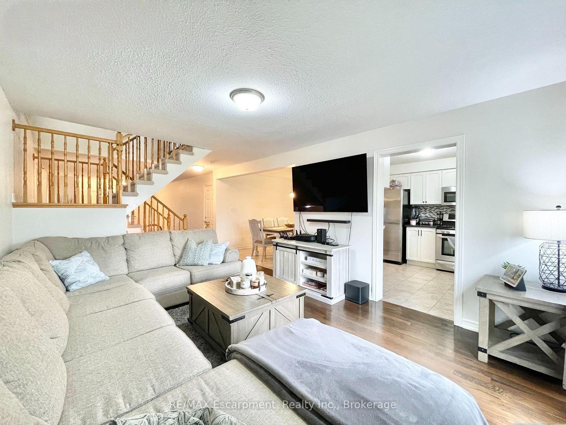 Photo 5 of Unit 6, 78 Peachwood Crescent, Hamilton, Stoney Creek — HOMEH