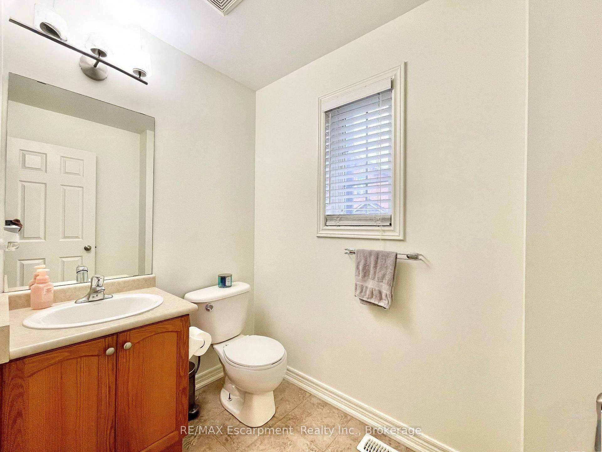 Photo 6 of Unit 6, 78 Peachwood Crescent, Hamilton, Stoney Creek — HOMEH