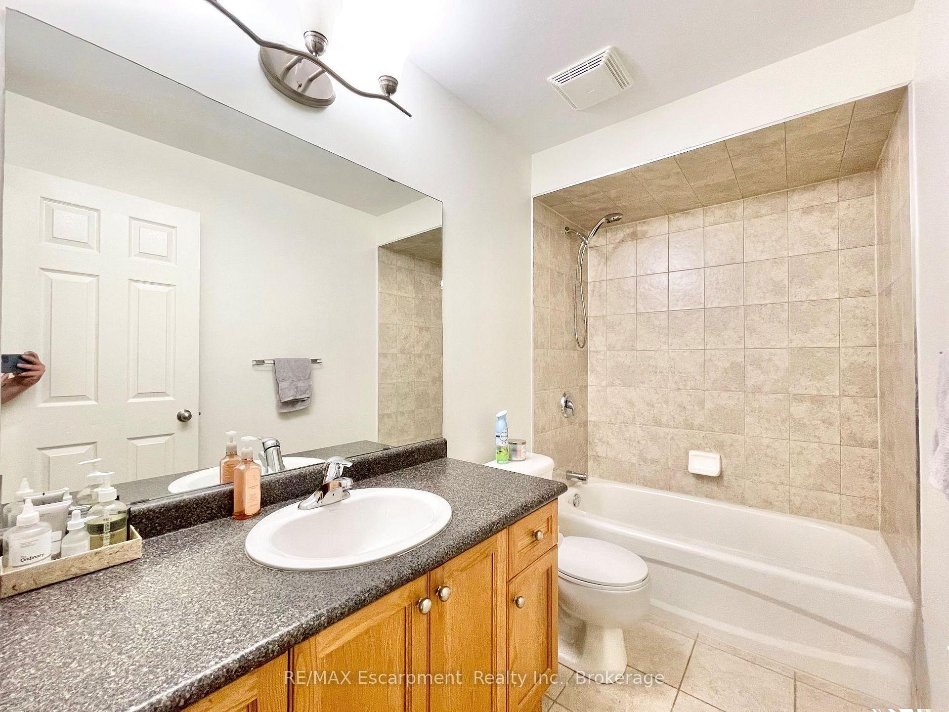 Photo 11 of Unit 6, 78 Peachwood Crescent, Hamilton, Stoney Creek — HOMEH