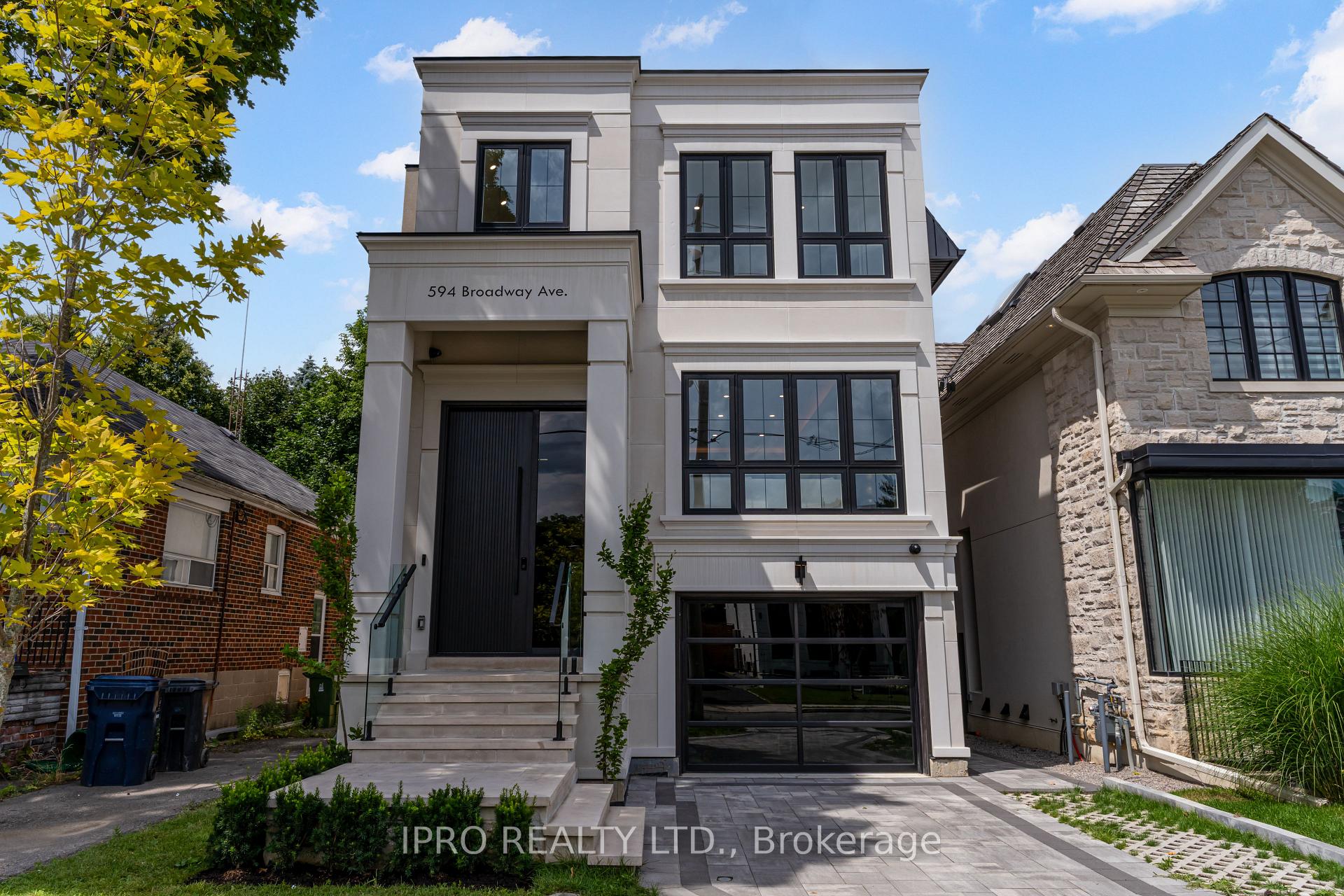 Front of 594 Broadway Avenue