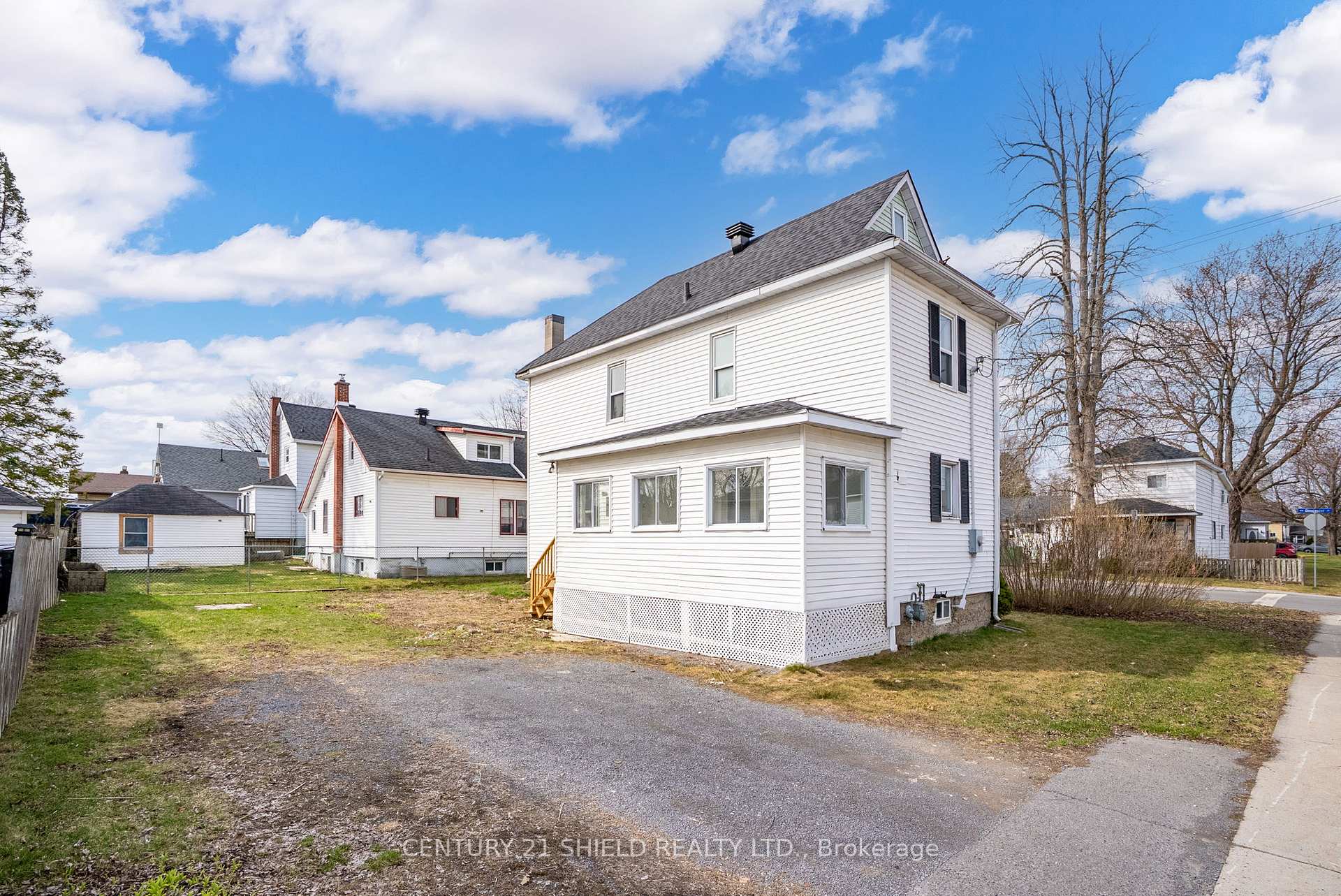 Photo 2 of 543 Gloucester Street N, Cornwall — HOMEH