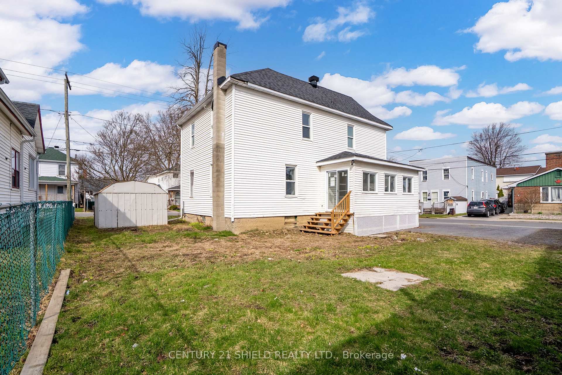 Photo 3 of 543 Gloucester Street N, Cornwall — HOMEH