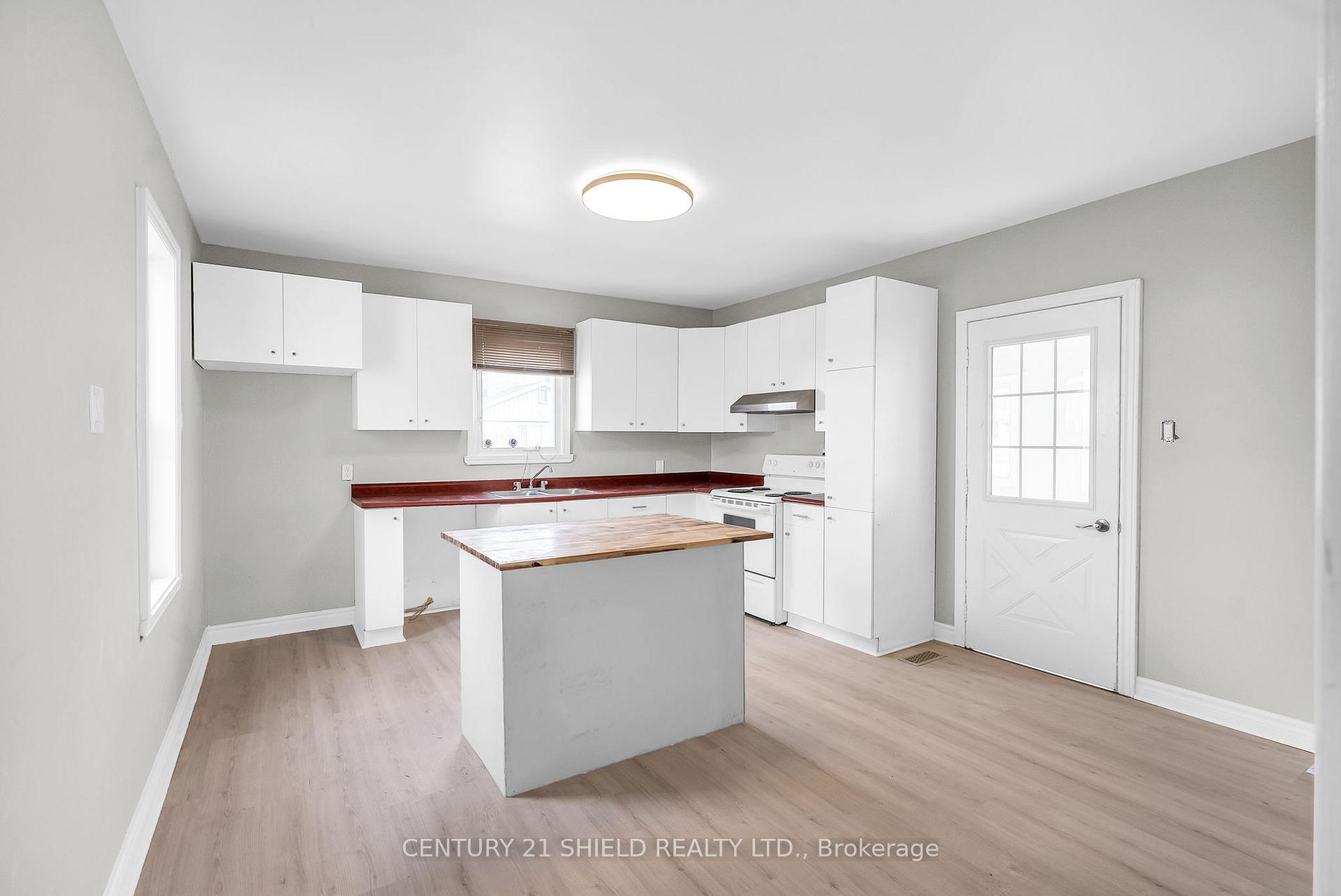 Photo 8 of 543 Gloucester Street N, Cornwall — HOMEH