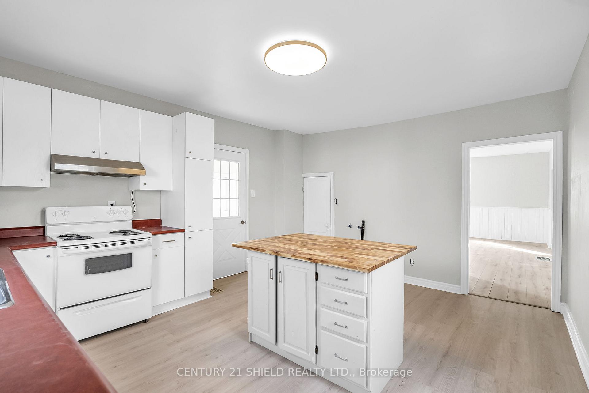 Photo 9 of 543 Gloucester Street N, Cornwall — HOMEH
