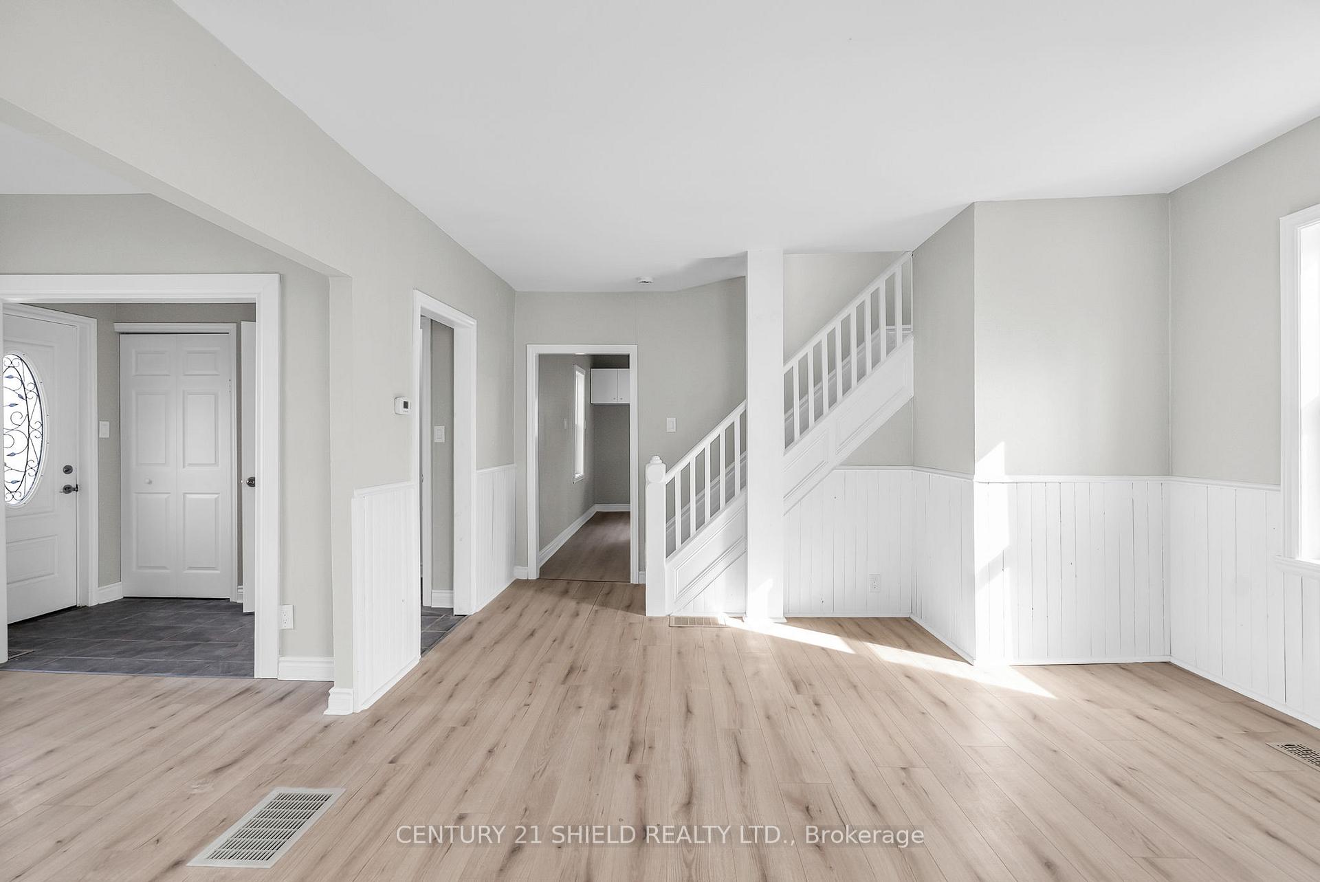 Photo 11 of 543 Gloucester Street N, Cornwall — HOMEH