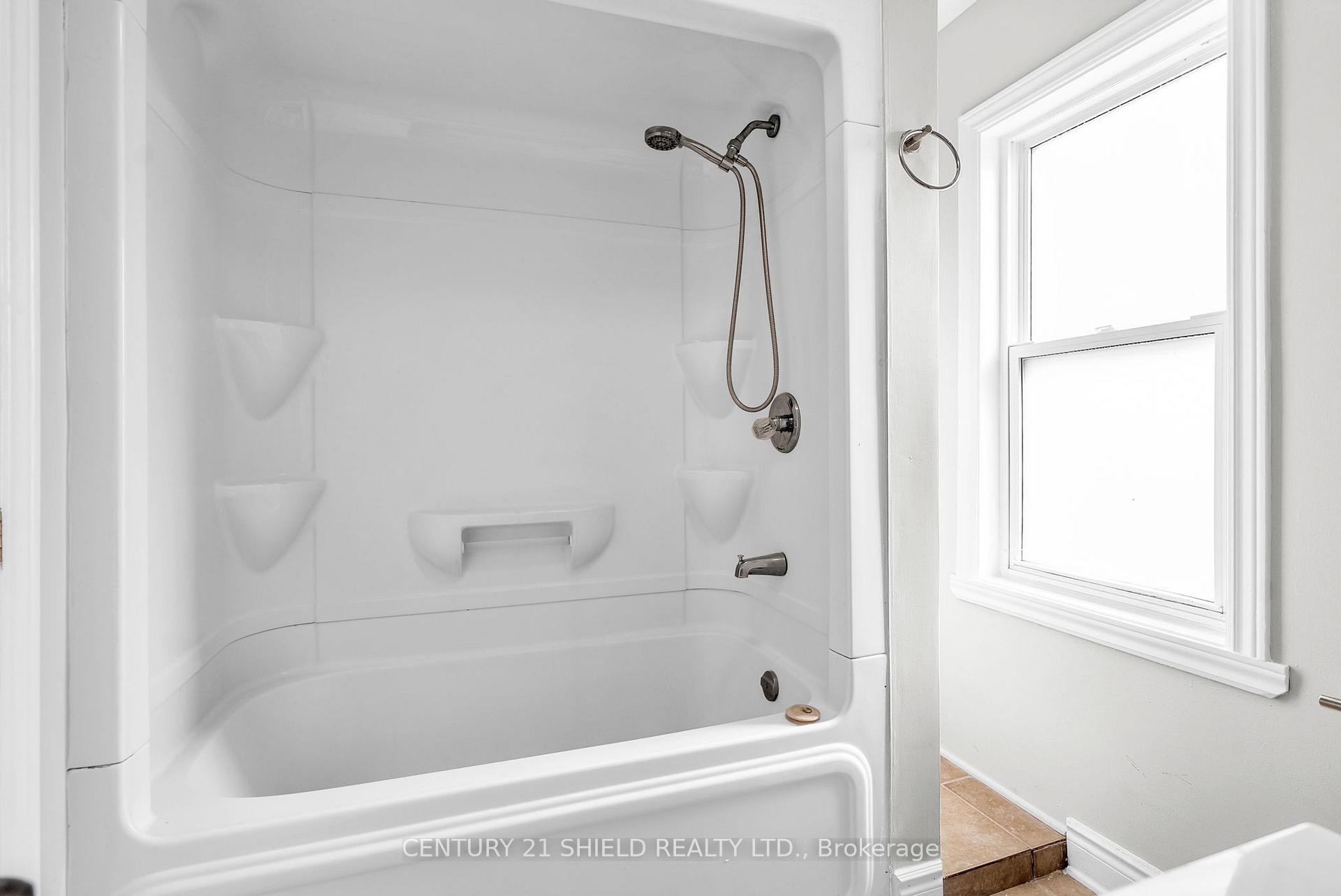 Photo 19 of 543 Gloucester Street N, Cornwall — HOMEH