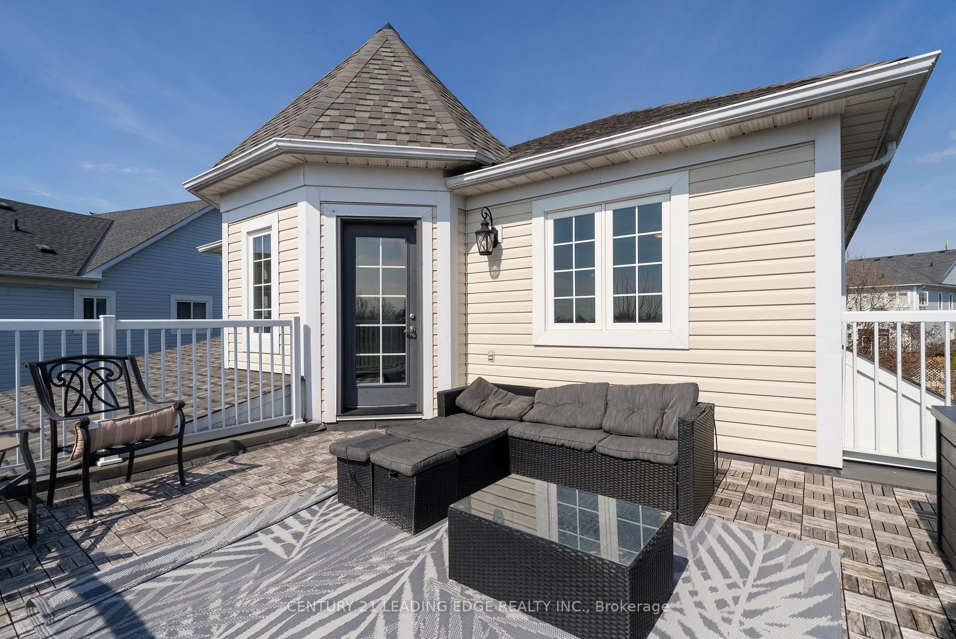 Photo 3 of 5 Eggert Court, Whitby, Port Whitby — HOMEH