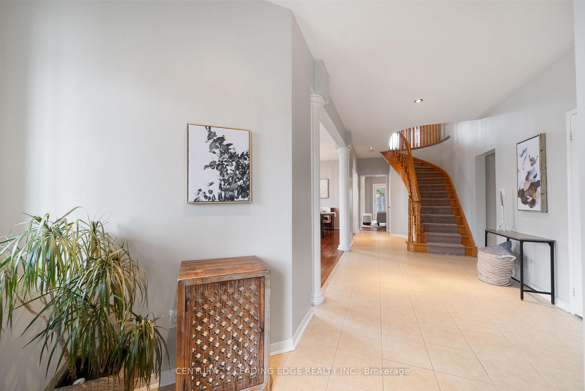 Photo 6 of 5 Eggert Court, Whitby, Port Whitby — HOMEH