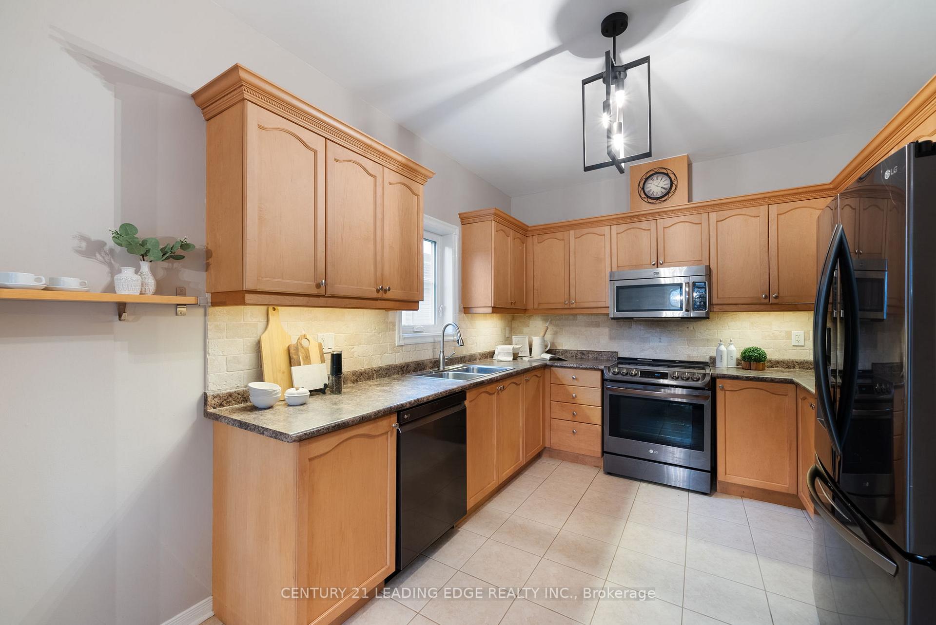 Photo 28 of 5 Eggert Court, Whitby, Port Whitby — HOMEH
