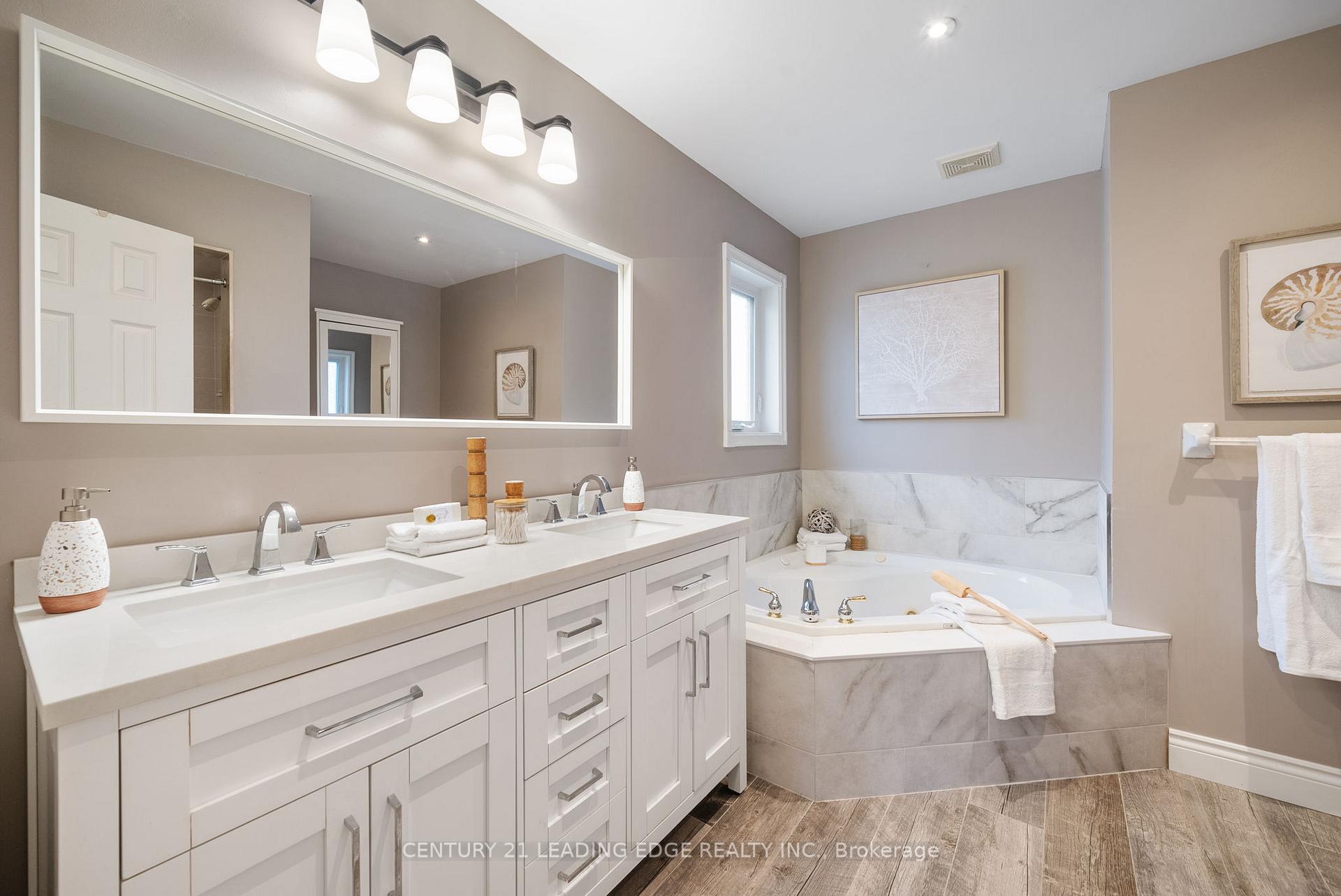 Photo 18 of 5 Eggert Court, Whitby, Port Whitby — HOMEH