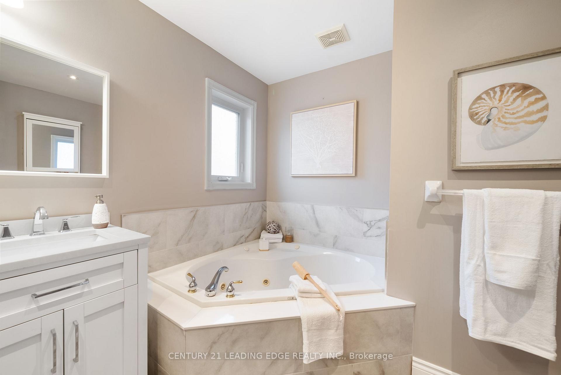 Photo 24 of 5 Eggert Court, Whitby, Port Whitby — HOMEH