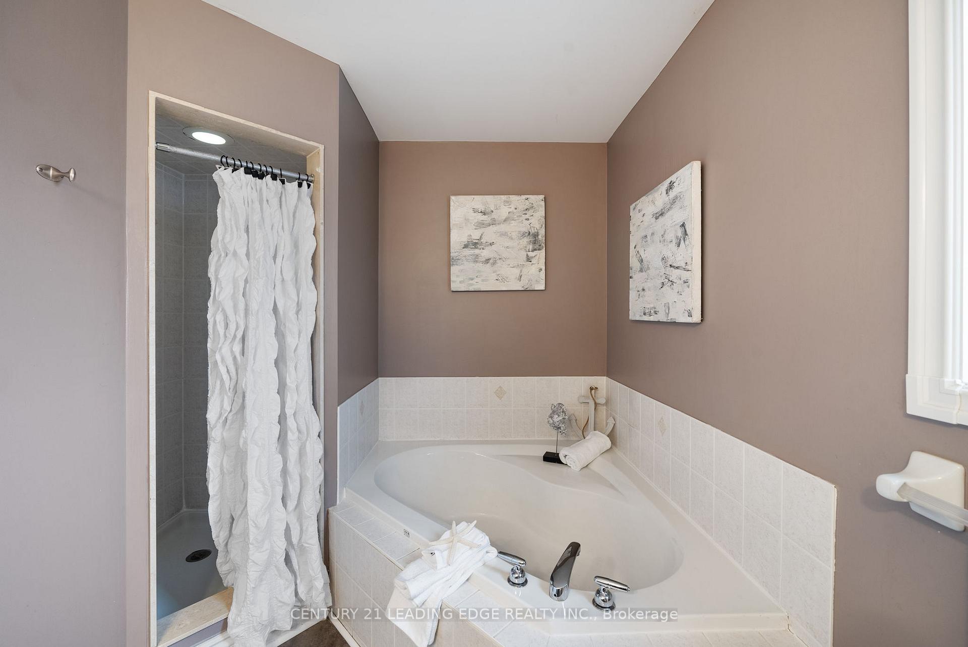 Photo 38 of 5 Eggert Court, Whitby, Port Whitby — HOMEH