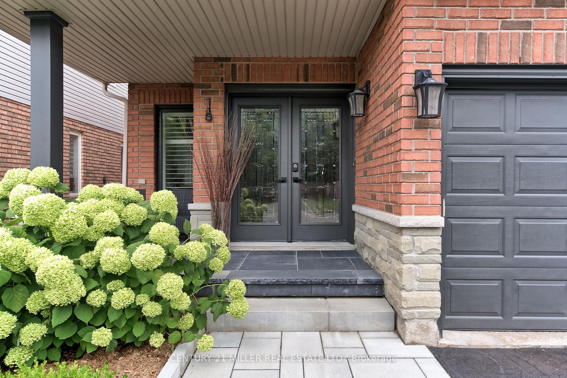 Photo 3 of 54 Hickory Crescent, Grimsby, Grimsby West — HOMEH
