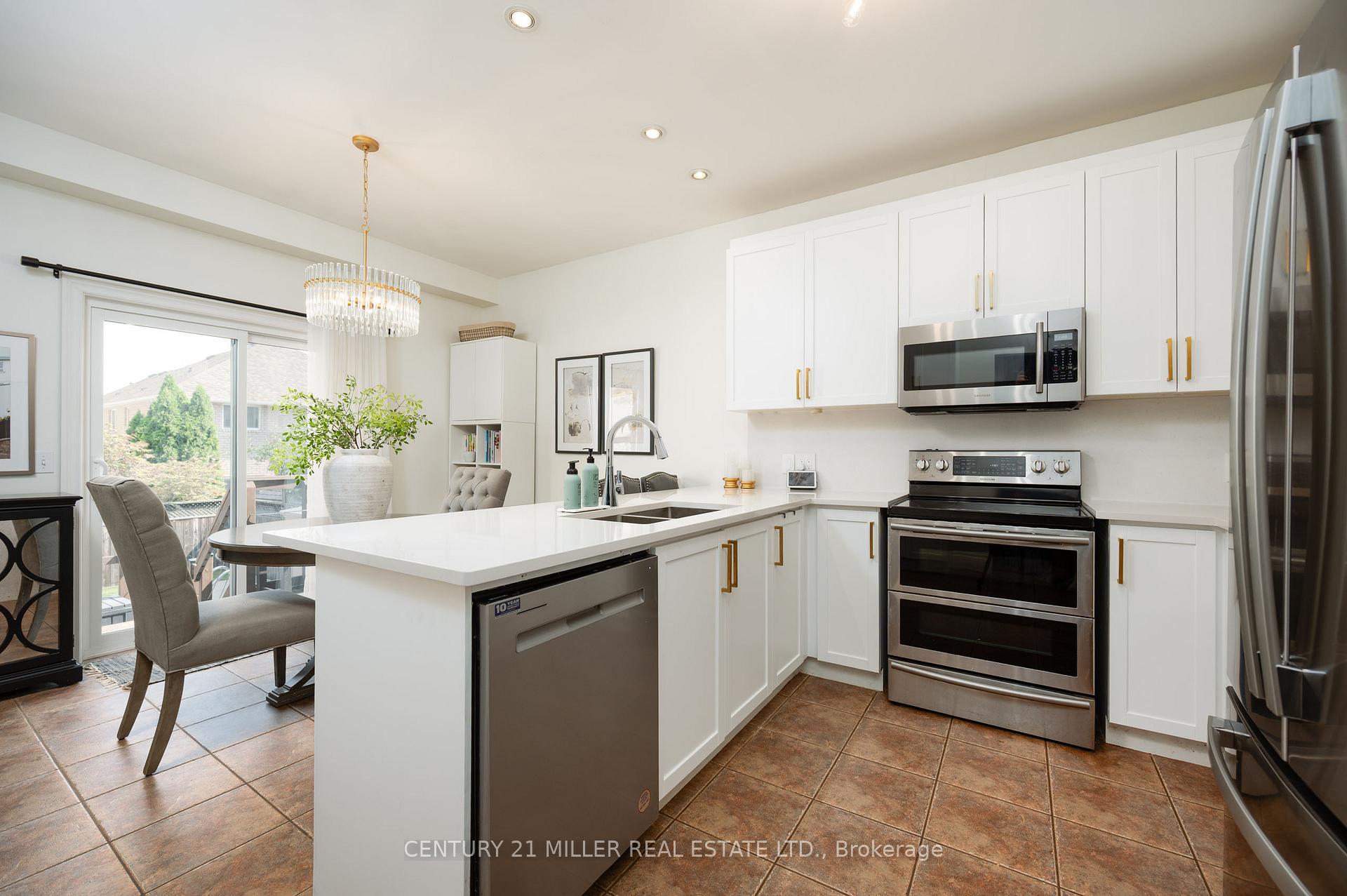 Photo 10 of 54 Hickory Crescent, Grimsby, Grimsby West — HOMEH