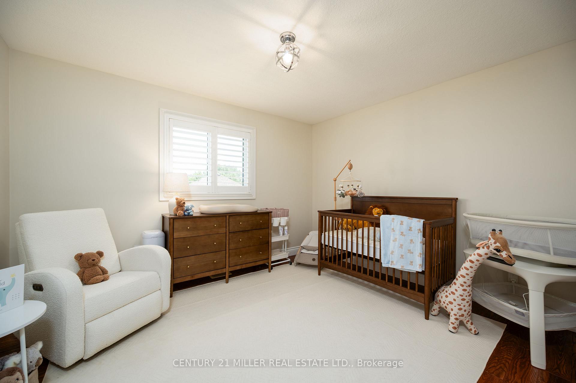 Photo 24 of 54 Hickory Crescent, Grimsby, Grimsby West — HOMEH