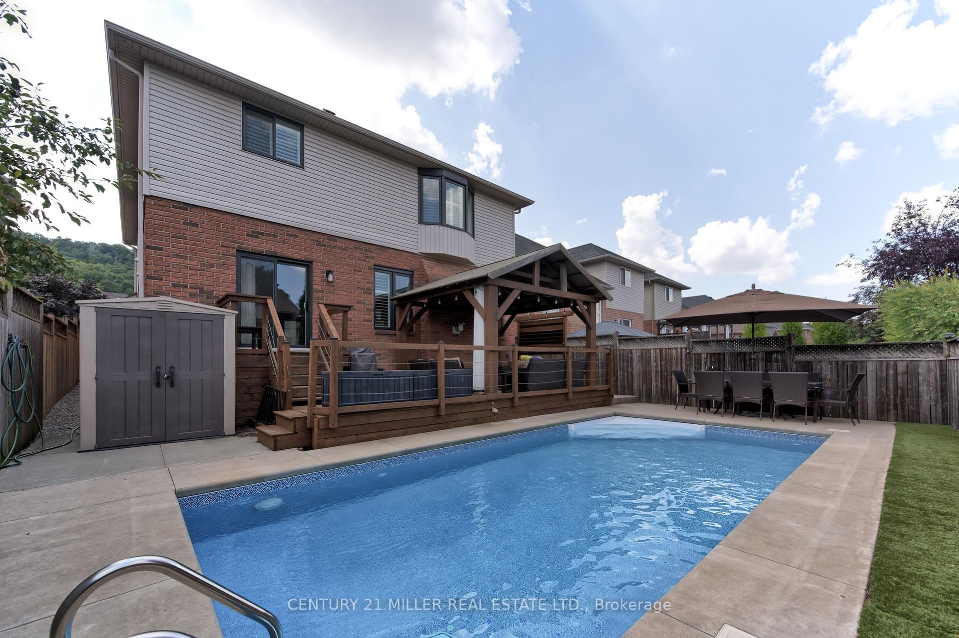 Photo 36 of 54 Hickory Crescent, Grimsby, Grimsby West — HOMEH