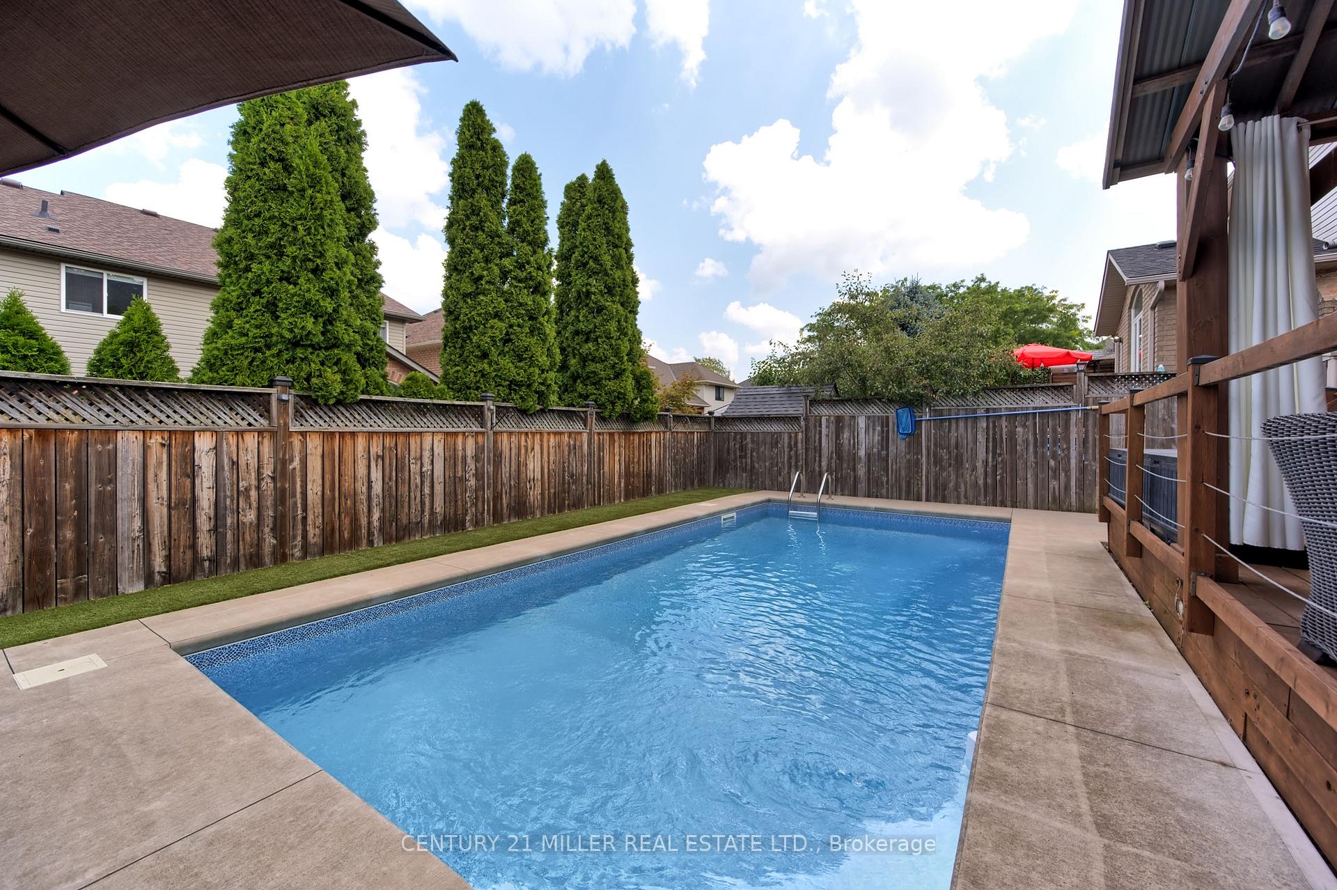 Photo 37 of 54 Hickory Crescent, Grimsby, Grimsby West — HOMEH