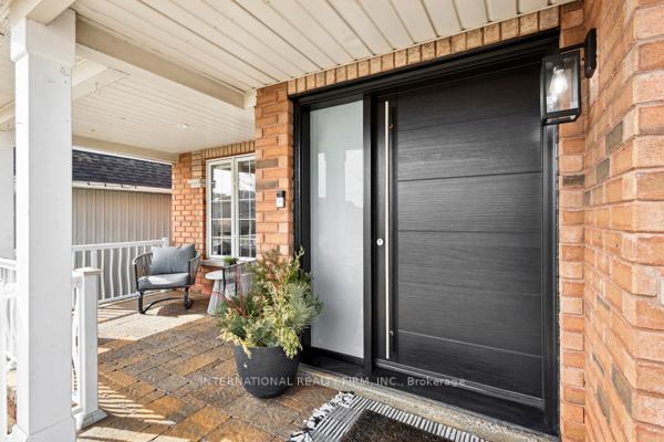 Photo 4 of 32 Brookhouse Drive, Clarington, Newcastle — HOMEH