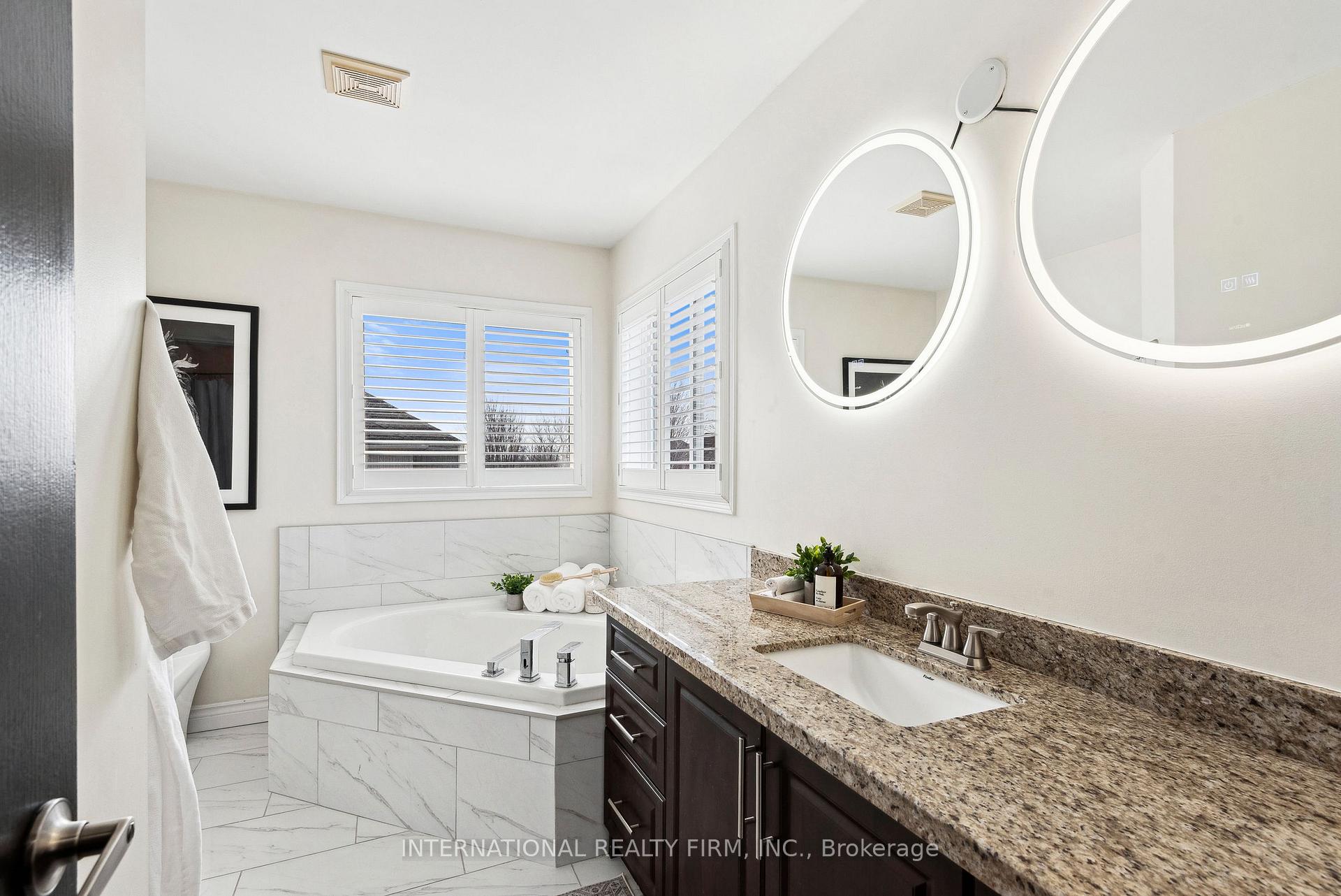 Photo 16 of 32 Brookhouse Drive, Clarington, Newcastle — HOMEH