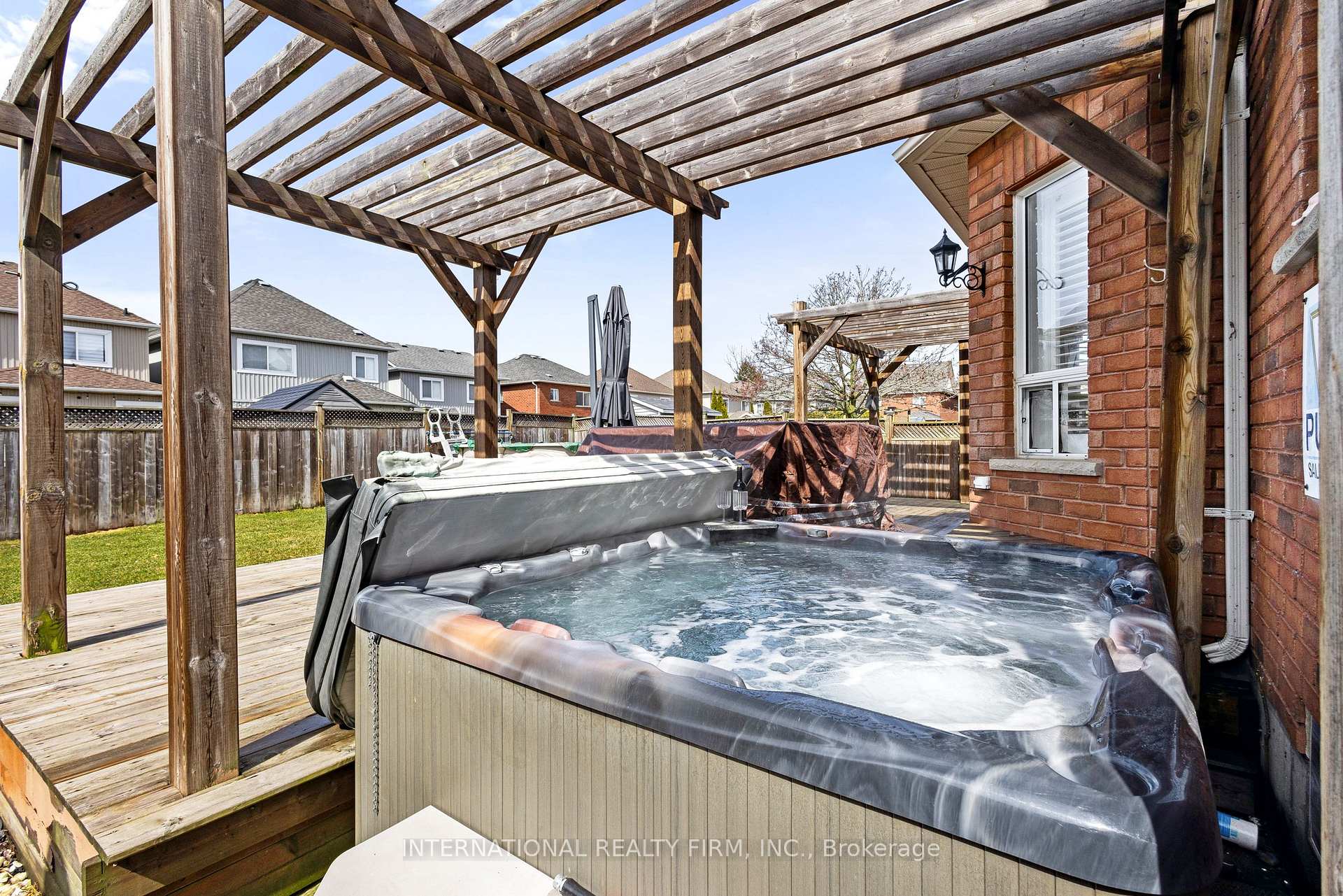 Photo 25 of 32 Brookhouse Drive, Clarington, Newcastle — HOMEH