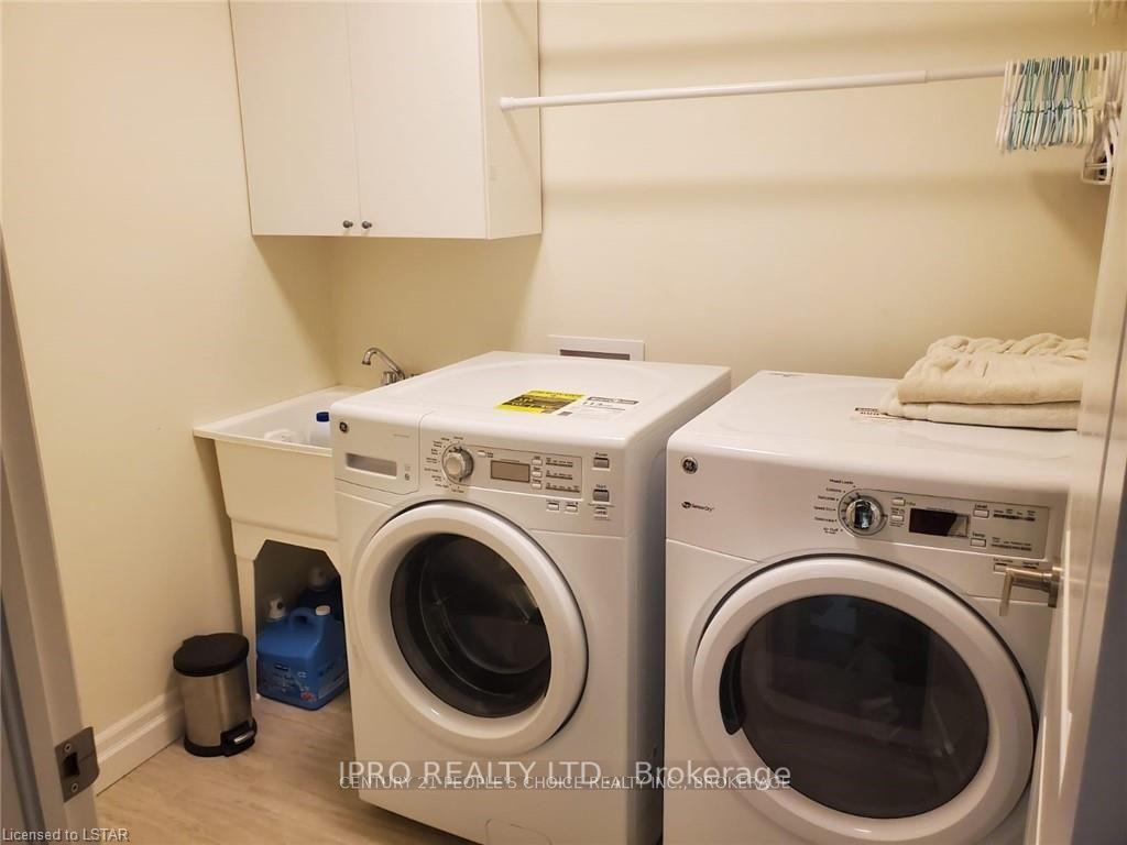 Photo 11 of 2579 Sheffield Boulevard, London, South U — HOMEH