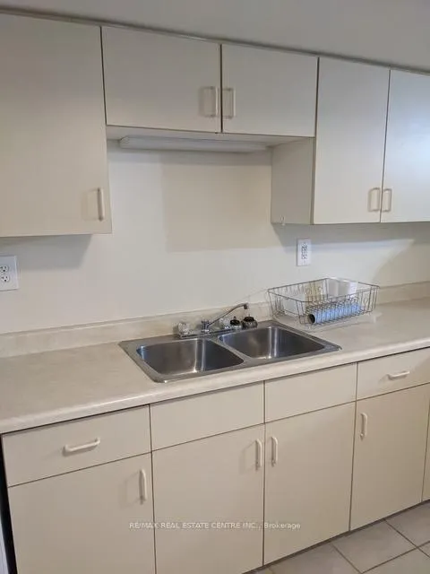 Photo 2 of Unit Unit B, 55 Youngman Drive, Guelph, Kortright West — HOMEH