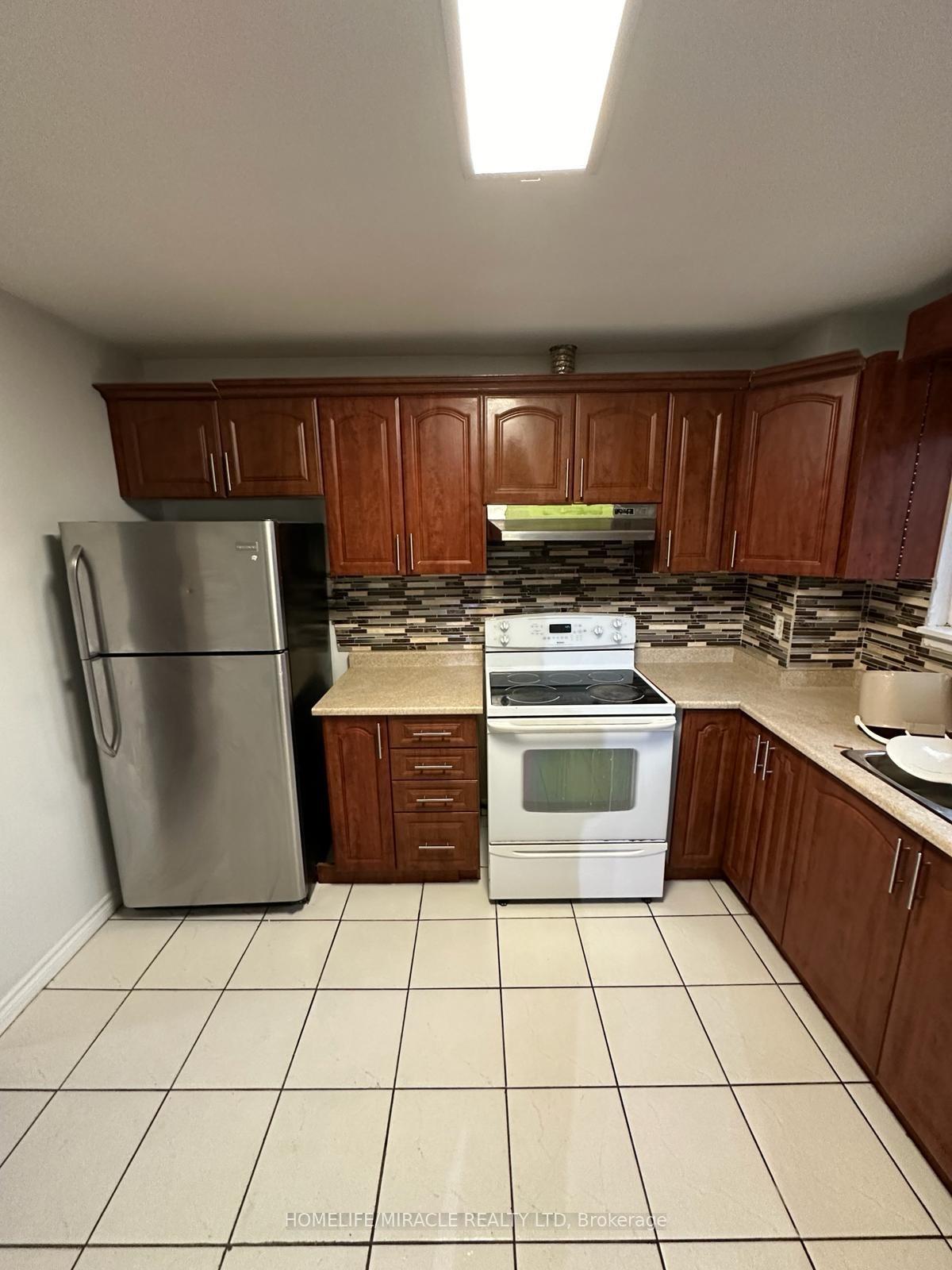 Photo 5 of 16 Eldon Court, Brampton, Avondale — HOMEH