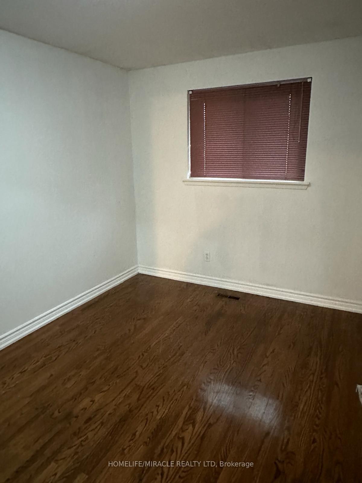 Photo 6 of 16 Eldon Court, Brampton, Avondale — HOMEH