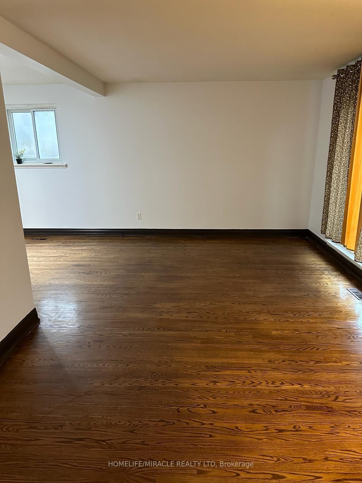 Photo 7 of 16 Eldon Court, Brampton, Avondale — HOMEH