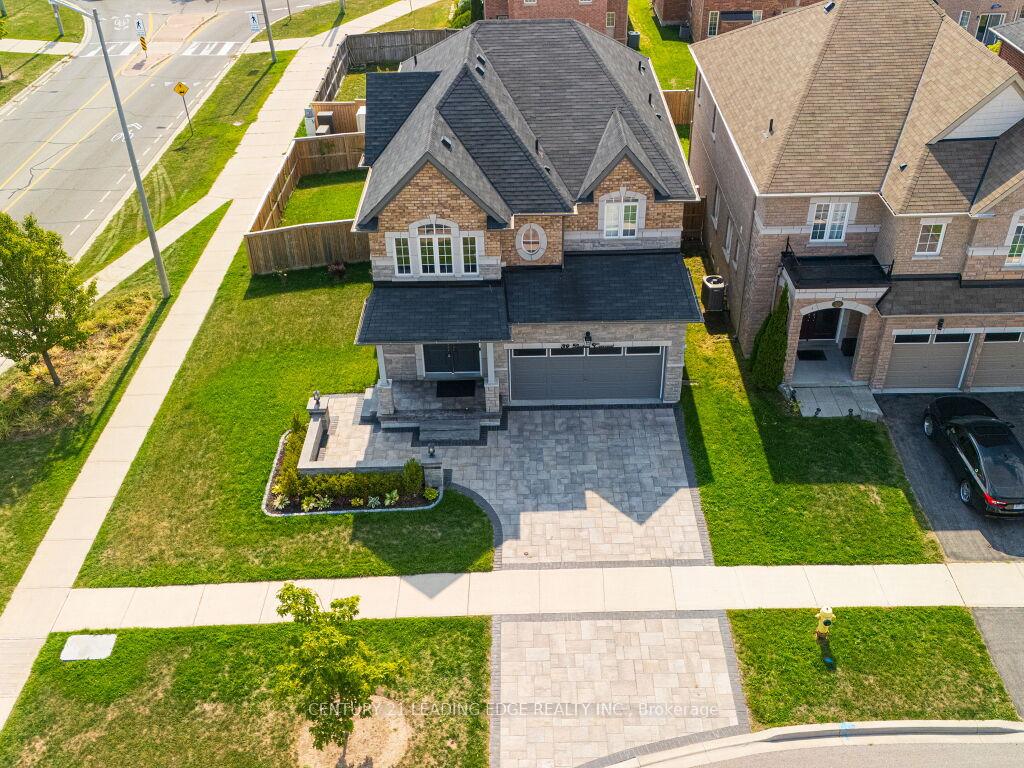 Photo 2 of 39 Butson Crescent, Clarington, Bowmanville — HOMEH