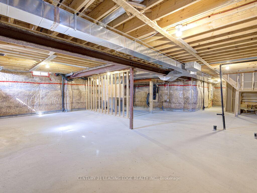 Photo 4 of 39 Butson Crescent, Clarington, Bowmanville — HOMEH