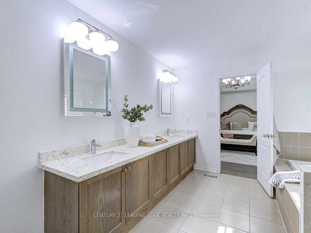 Photo 5 of 39 Butson Crescent, Clarington, Bowmanville — HOMEH
