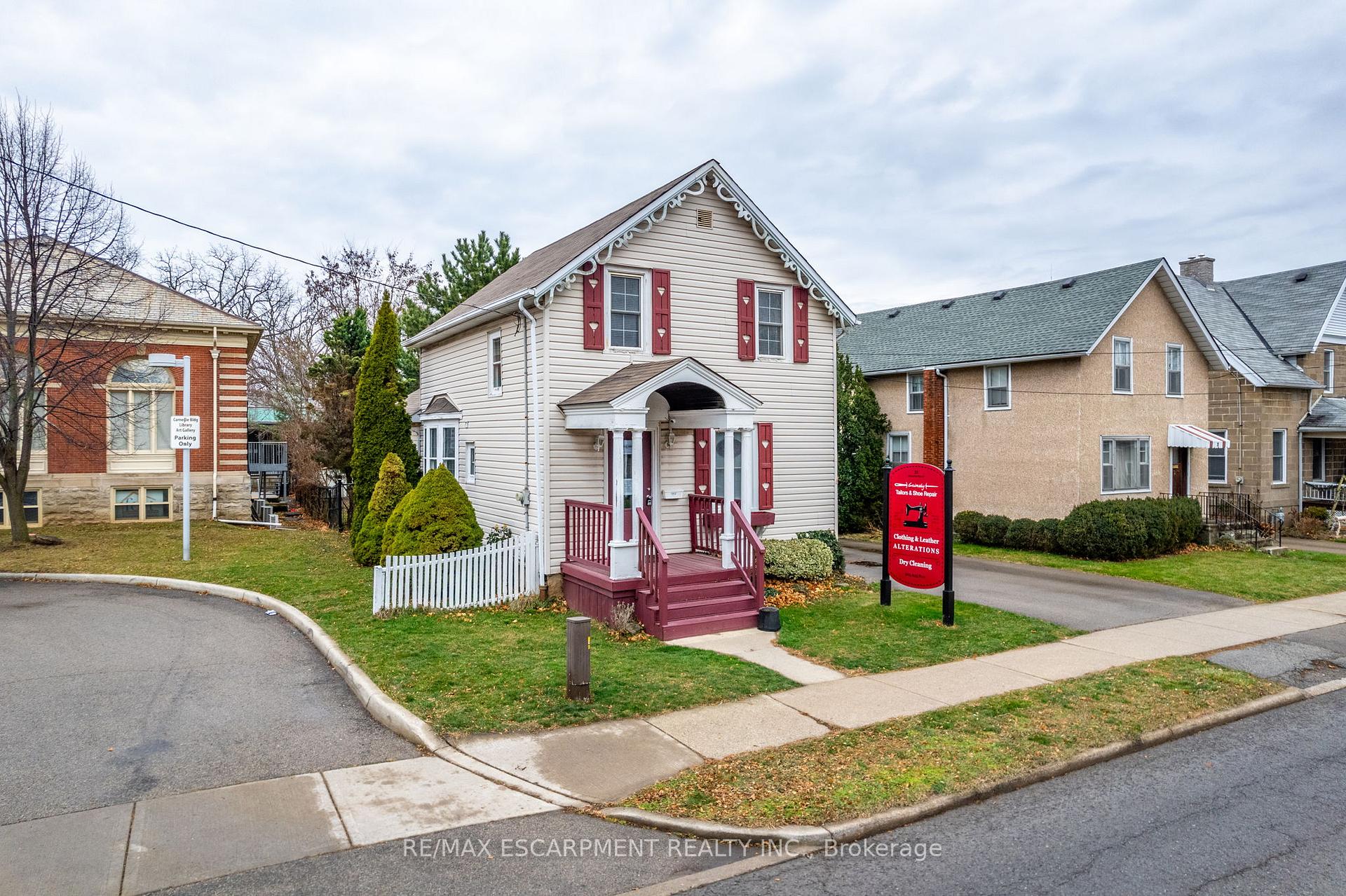 Photo 1 of 35 Ontario Street, Grimsby, Grimsby East — HOMEH