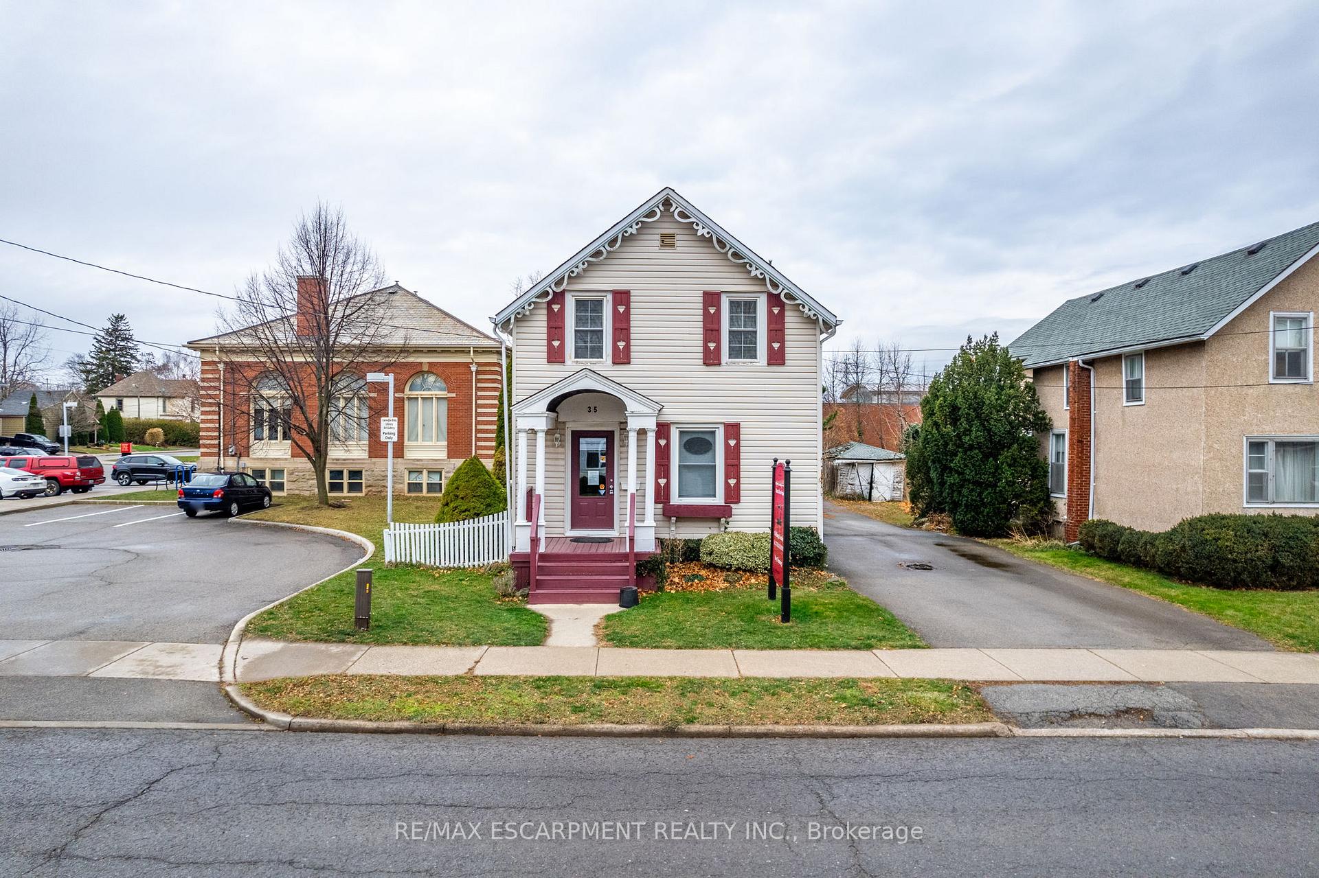Photo 2 of 35 Ontario Street, Grimsby, Grimsby East — HOMEH