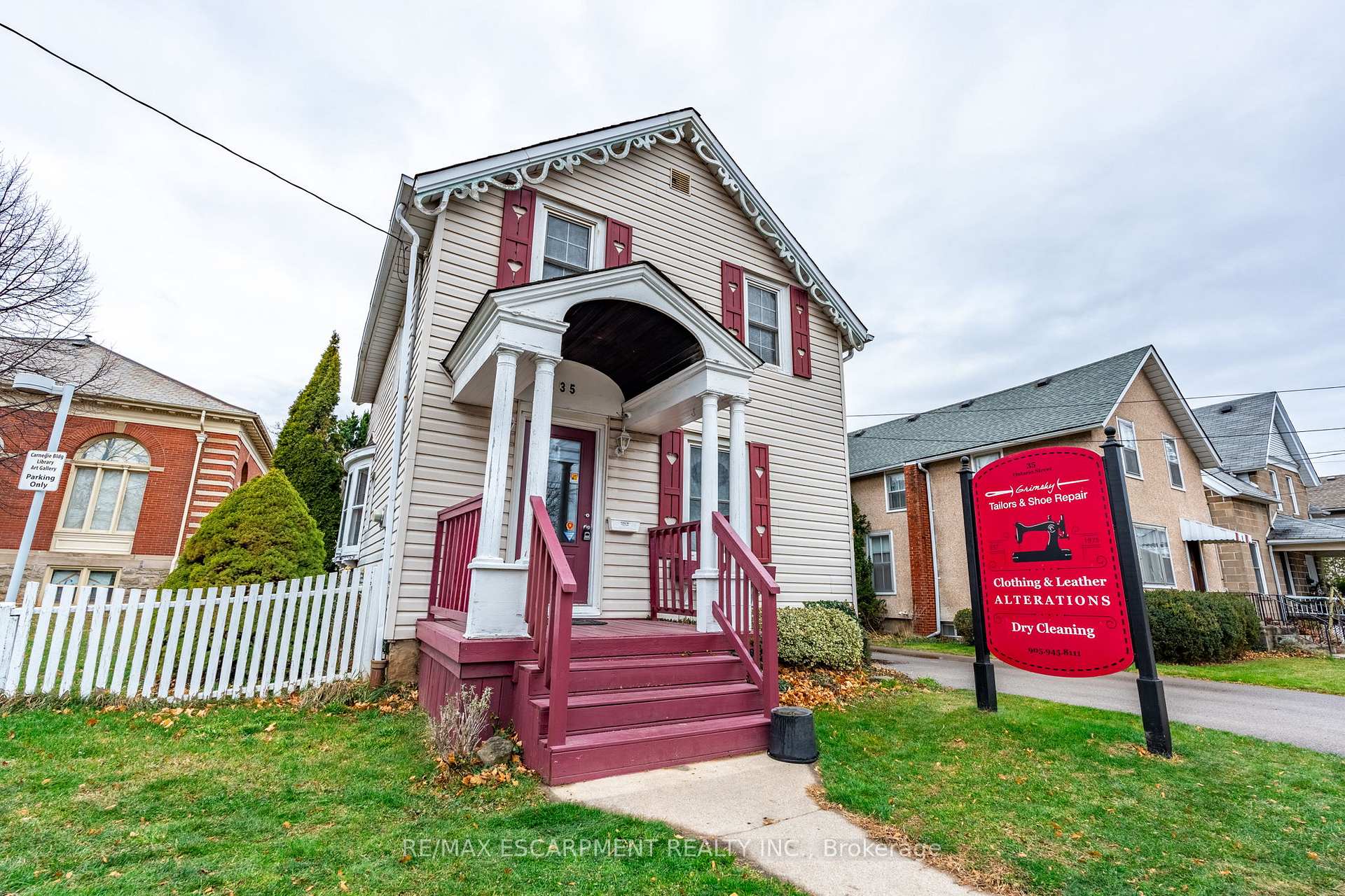 Photo 7 of 35 Ontario Street, Grimsby, Grimsby East — HOMEH