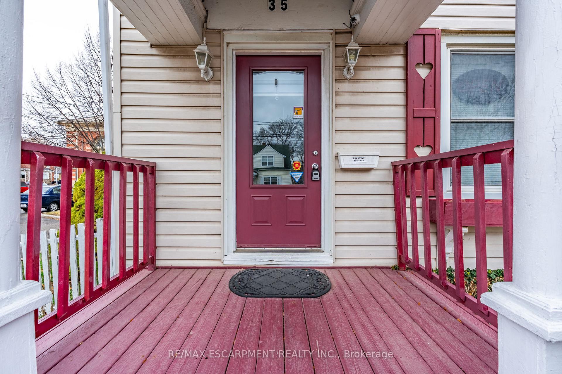 Photo 9 of 35 Ontario Street, Grimsby, Grimsby East — HOMEH