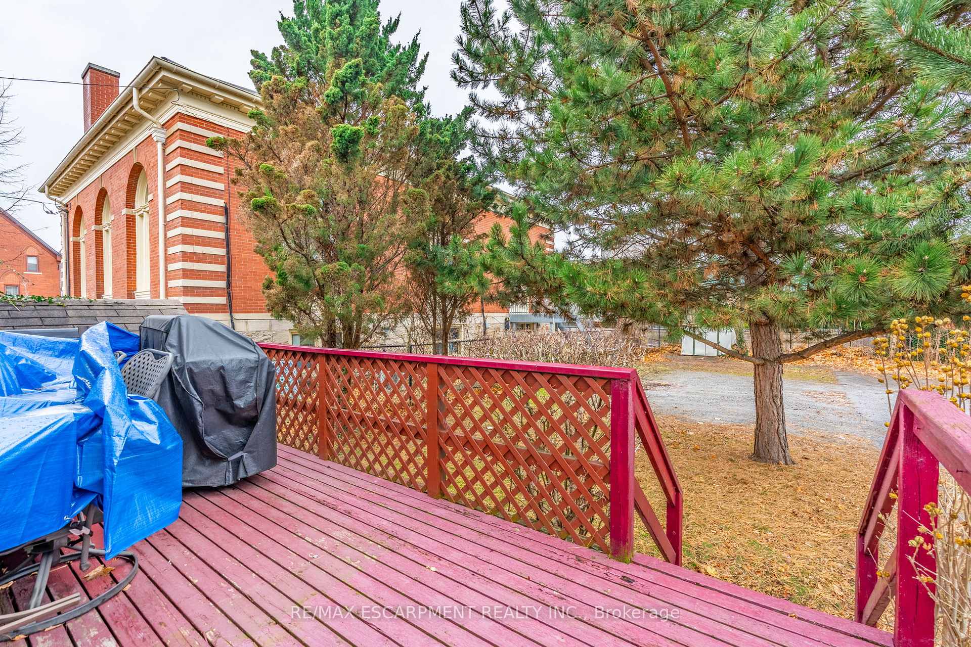 Photo 11 of 35 Ontario Street, Grimsby, Grimsby East — HOMEH