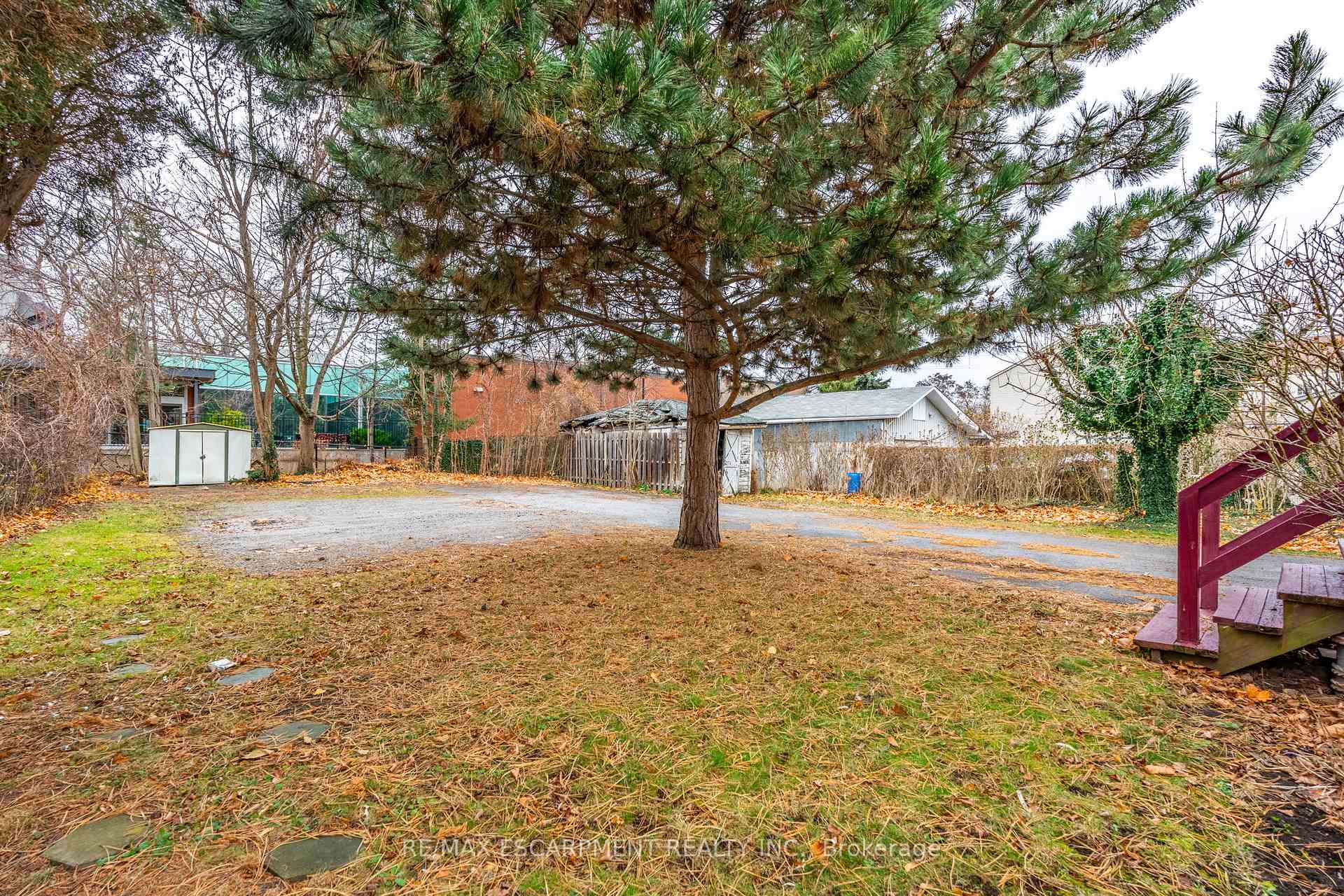 Photo 13 of 35 Ontario Street, Grimsby, Grimsby East — HOMEH