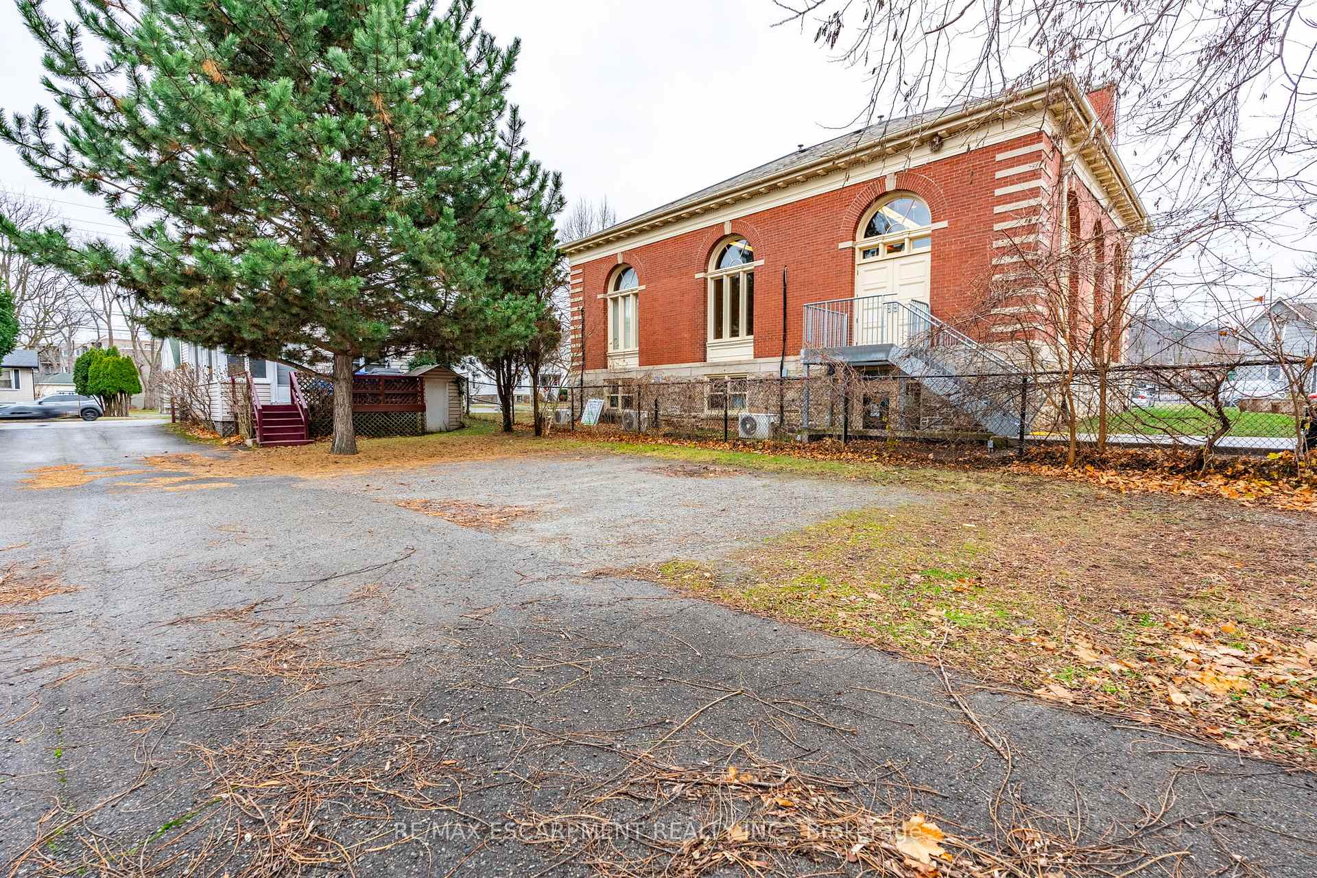 Photo 14 of 35 Ontario Street, Grimsby, Grimsby East — HOMEH