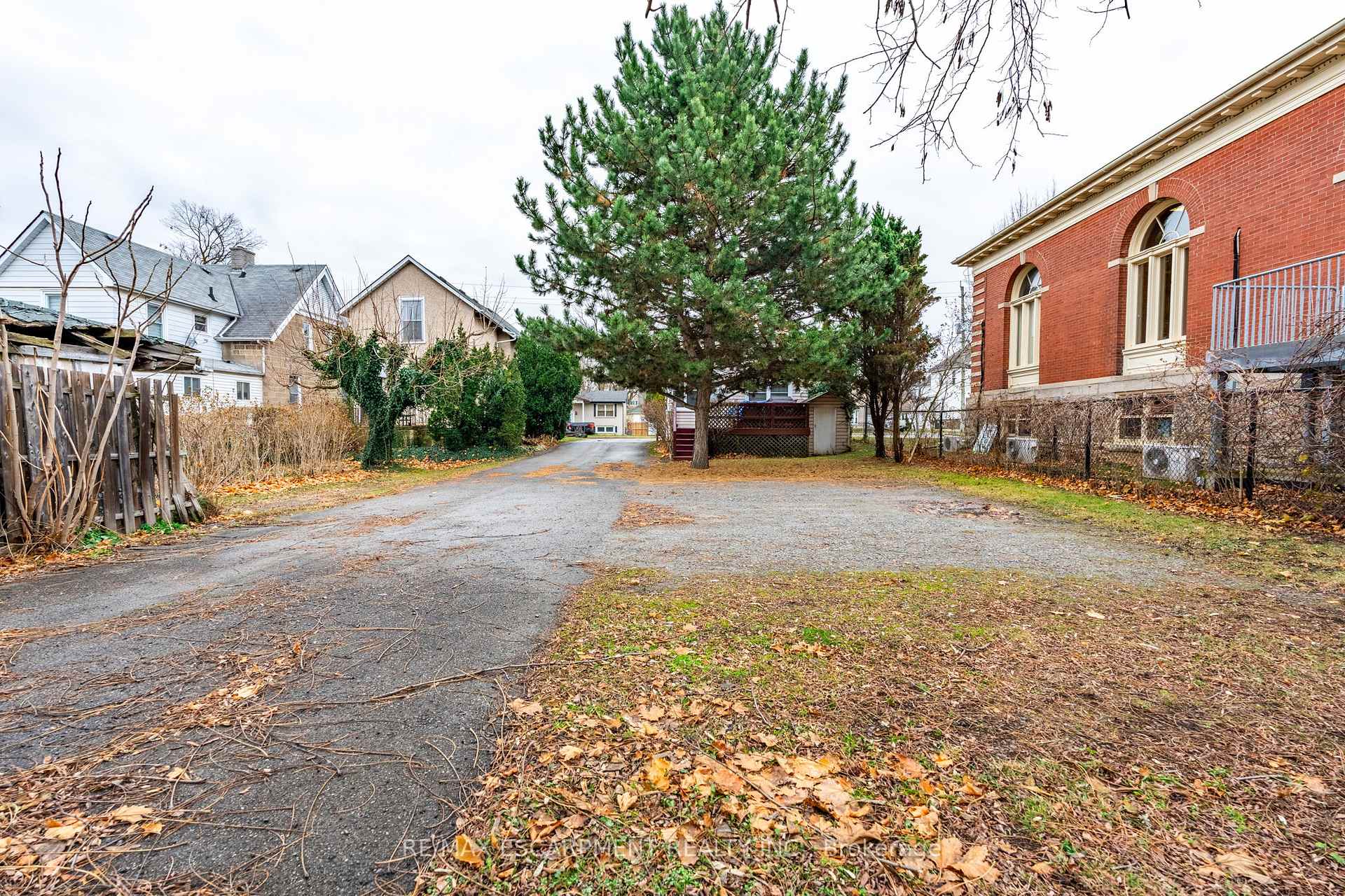 Photo 15 of 35 Ontario Street, Grimsby, Grimsby East — HOMEH