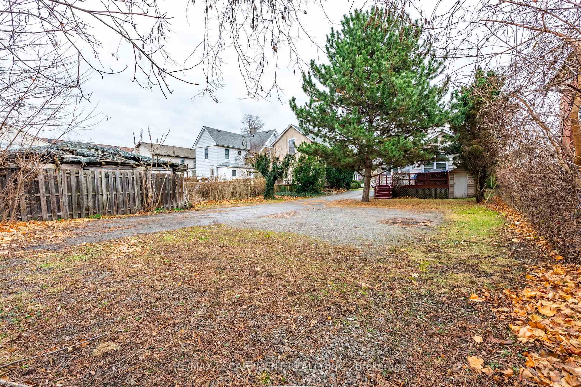 Photo 16 of 35 Ontario Street, Grimsby, Grimsby East — HOMEH