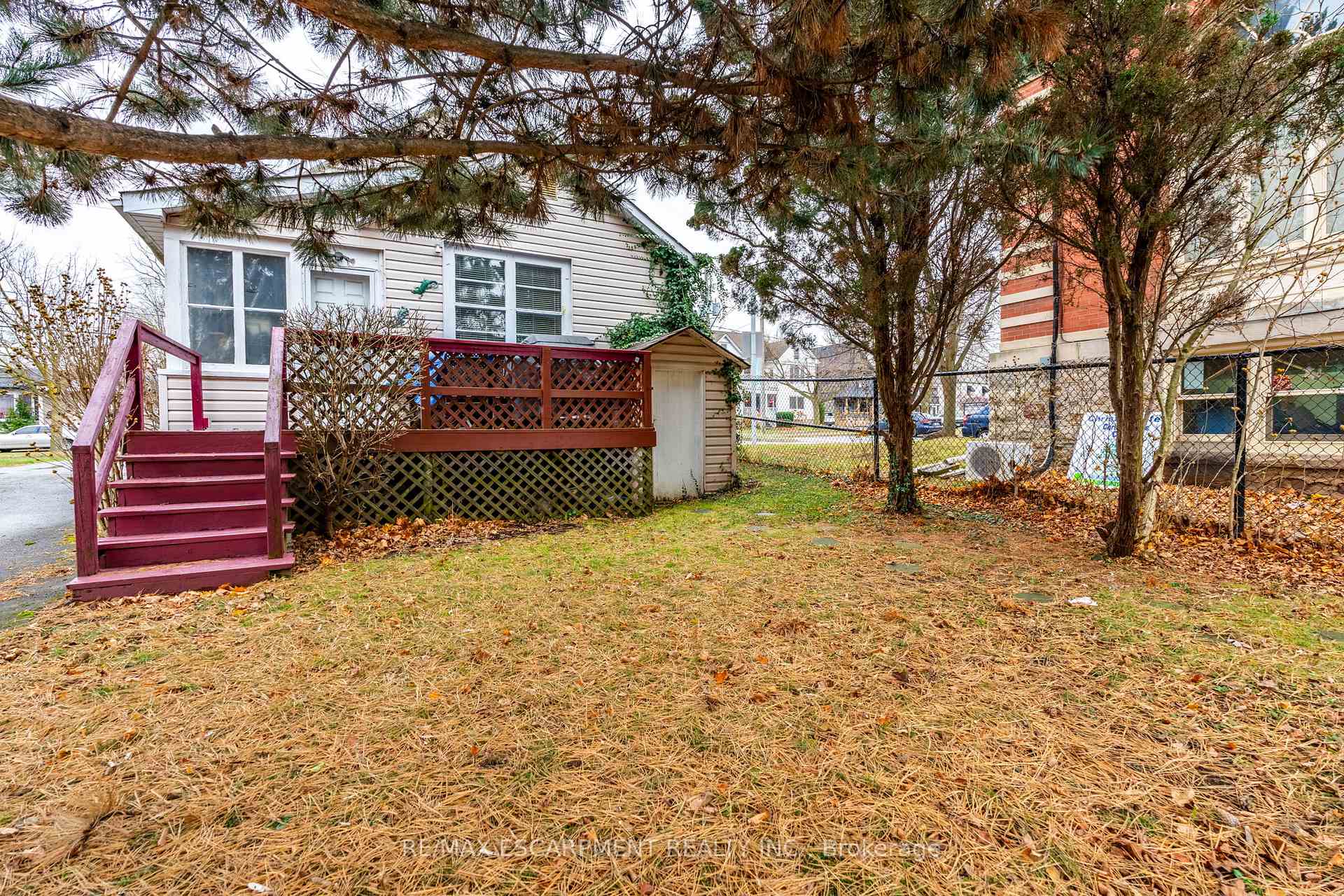 Photo 19 of 35 Ontario Street, Grimsby, Grimsby East — HOMEH