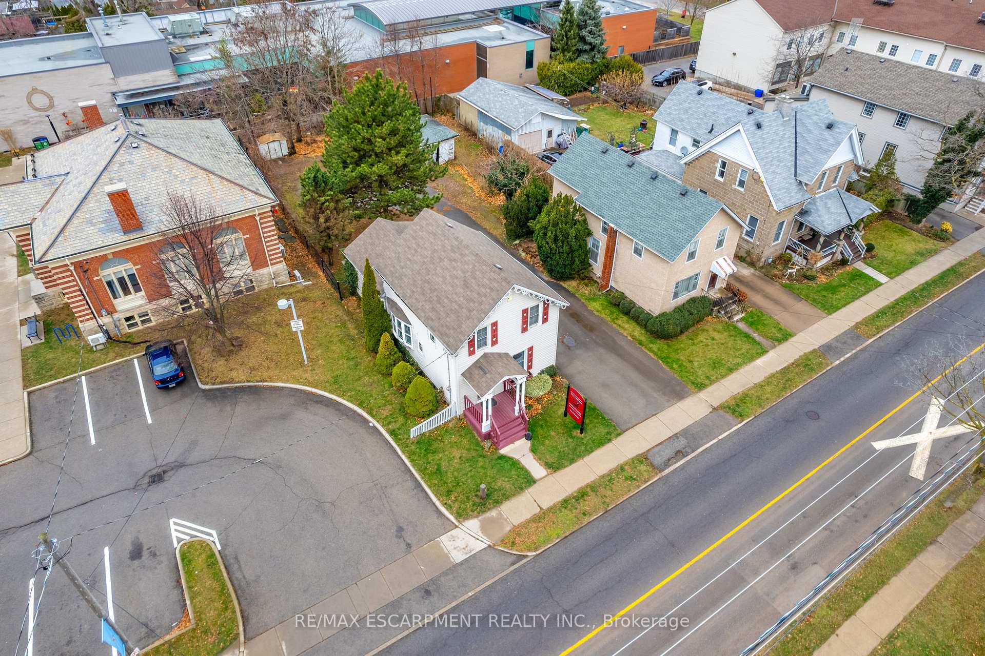 Photo 20 of 35 Ontario Street, Grimsby, Grimsby East — HOMEH