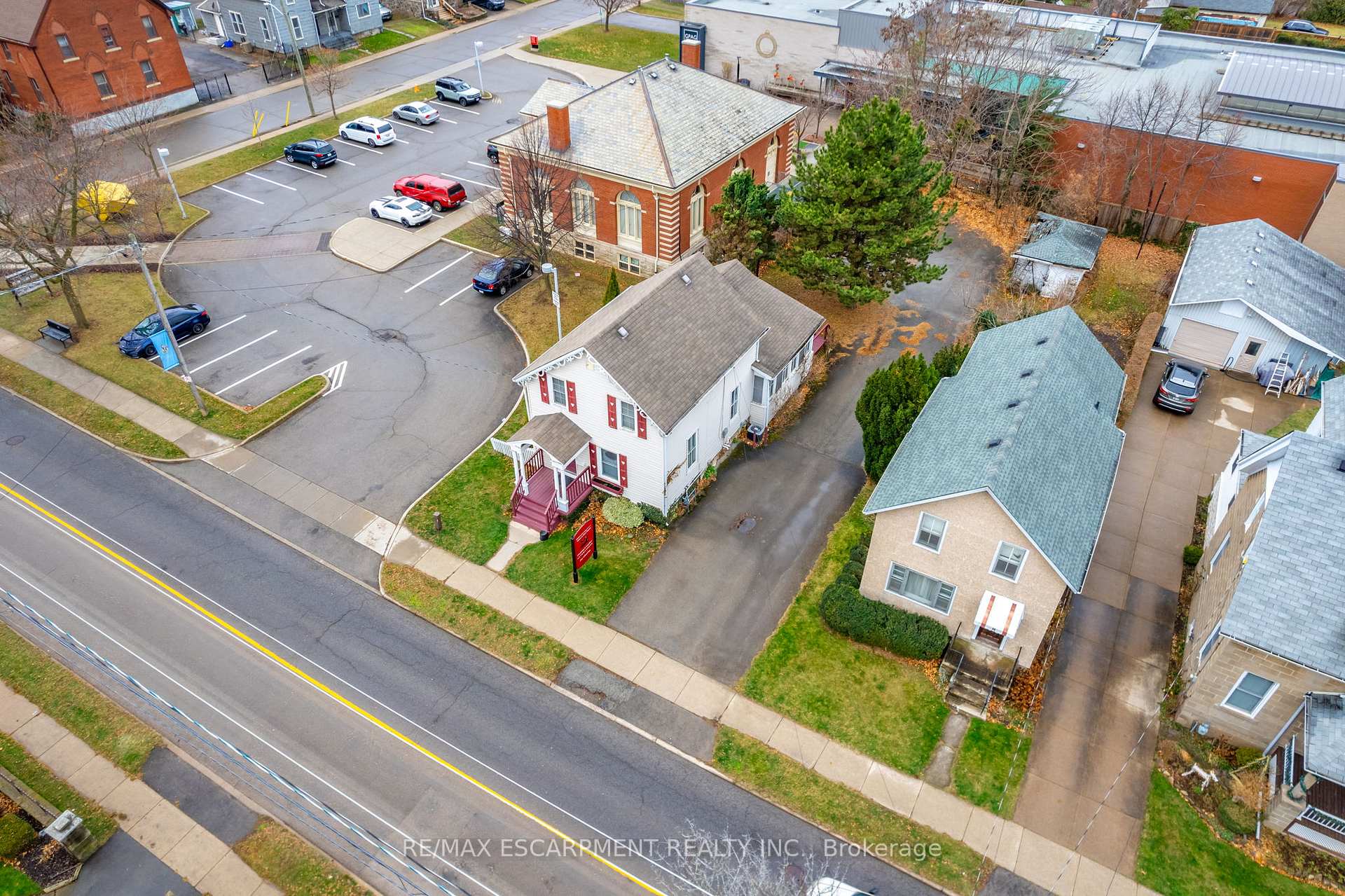 Photo 21 of 35 Ontario Street, Grimsby, Grimsby East — HOMEH