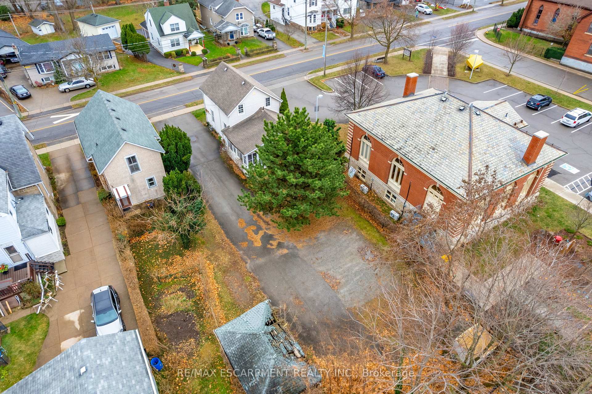 Photo 22 of 35 Ontario Street, Grimsby, Grimsby East — HOMEH