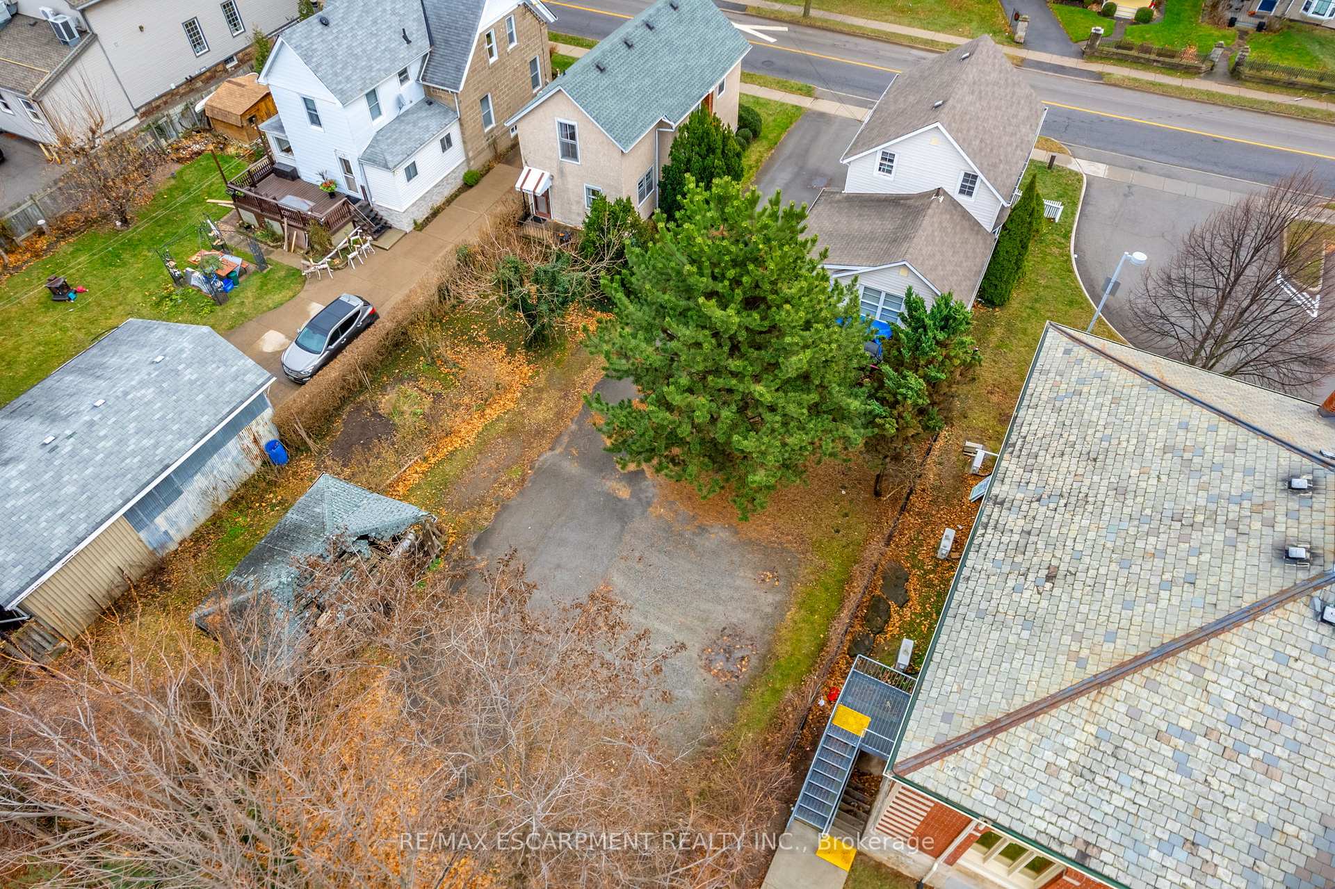 Photo 23 of 35 Ontario Street, Grimsby, Grimsby East — HOMEH