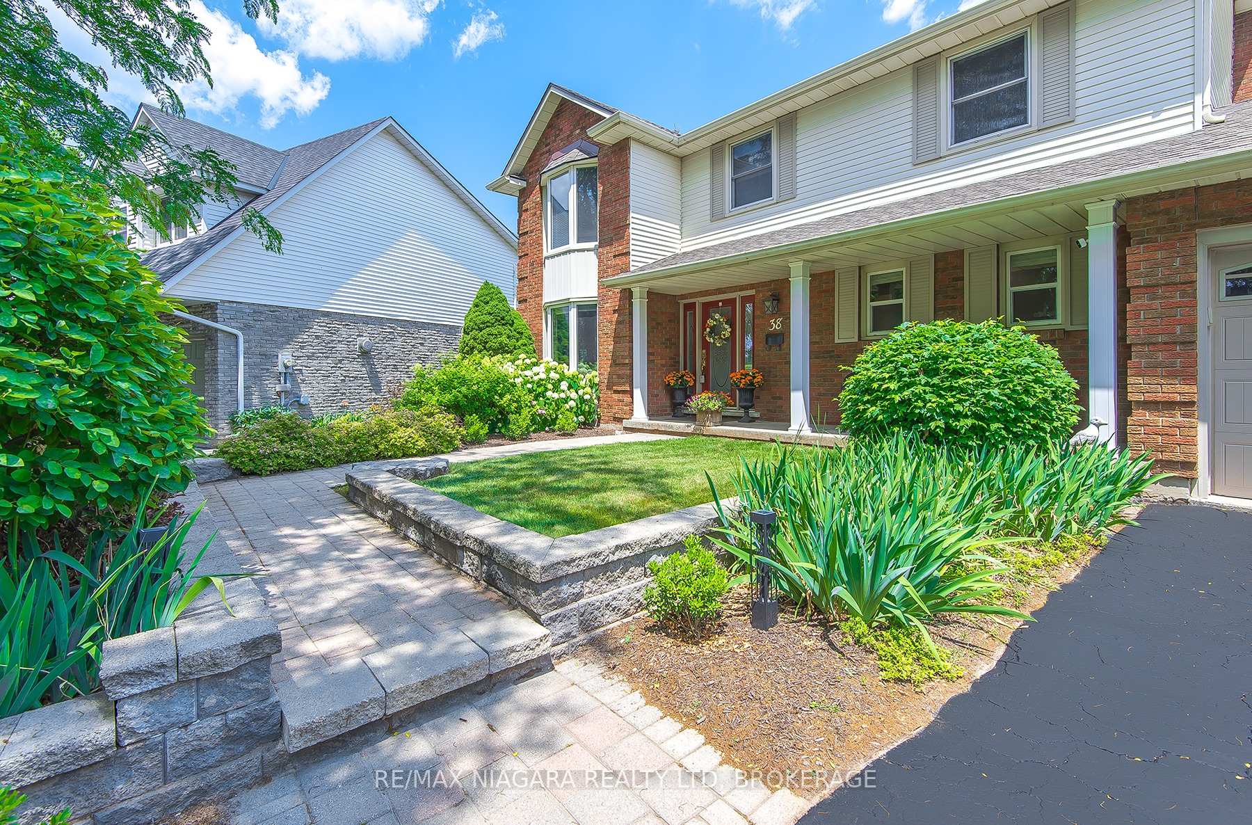 Photo 1 of 38 Banburry Crescent, Grimsby, Grimsby Beach — HOMEH