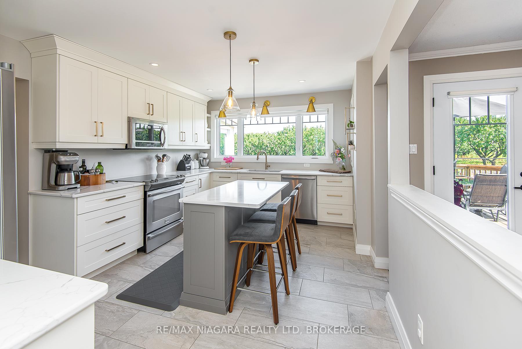 Photo 20 of 38 Banburry Crescent, Grimsby, Grimsby Beach — HOMEH