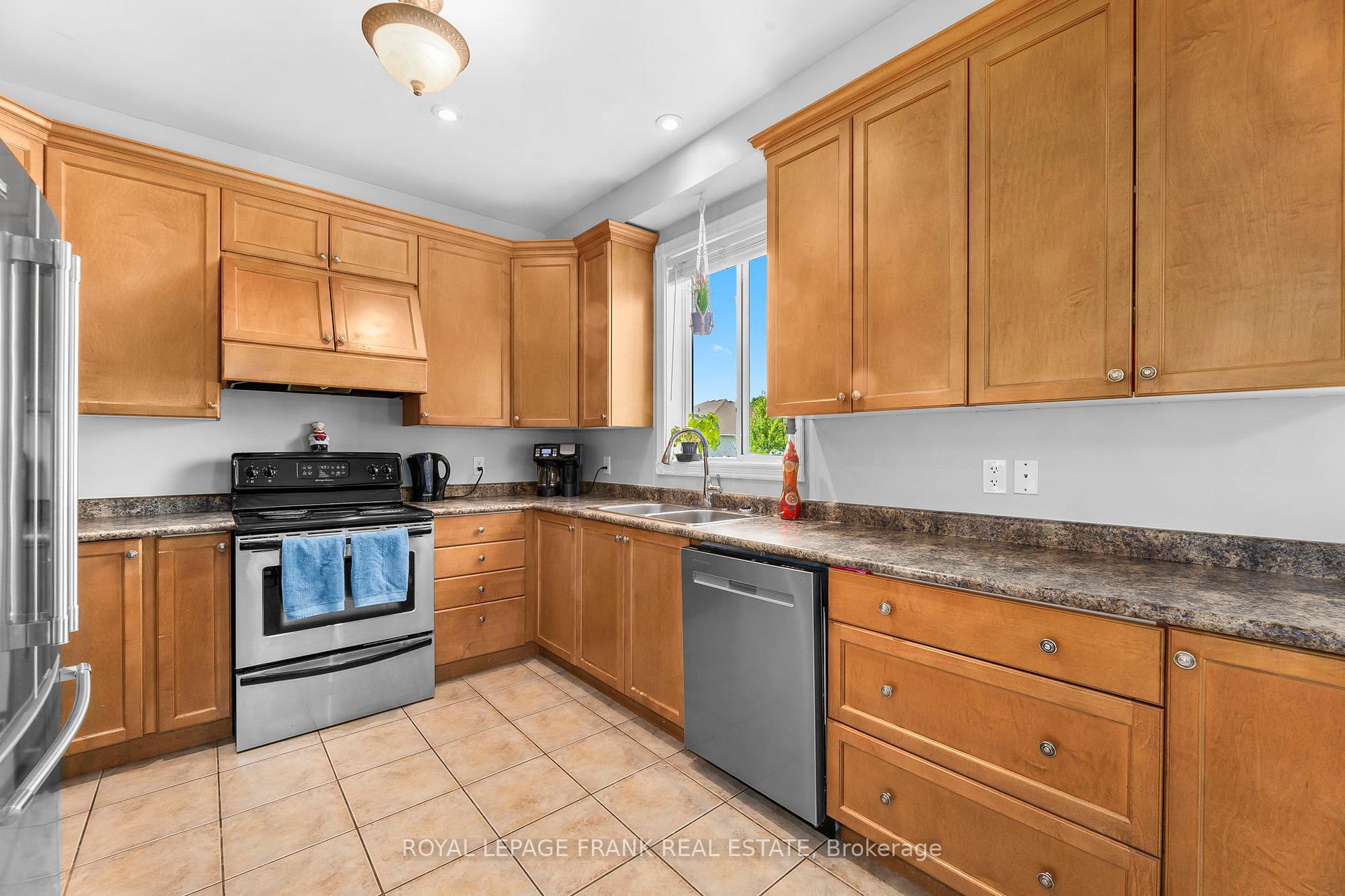 Photo 18 of 39 Cutler Drive, Clarington, Newcastle — HOMEH